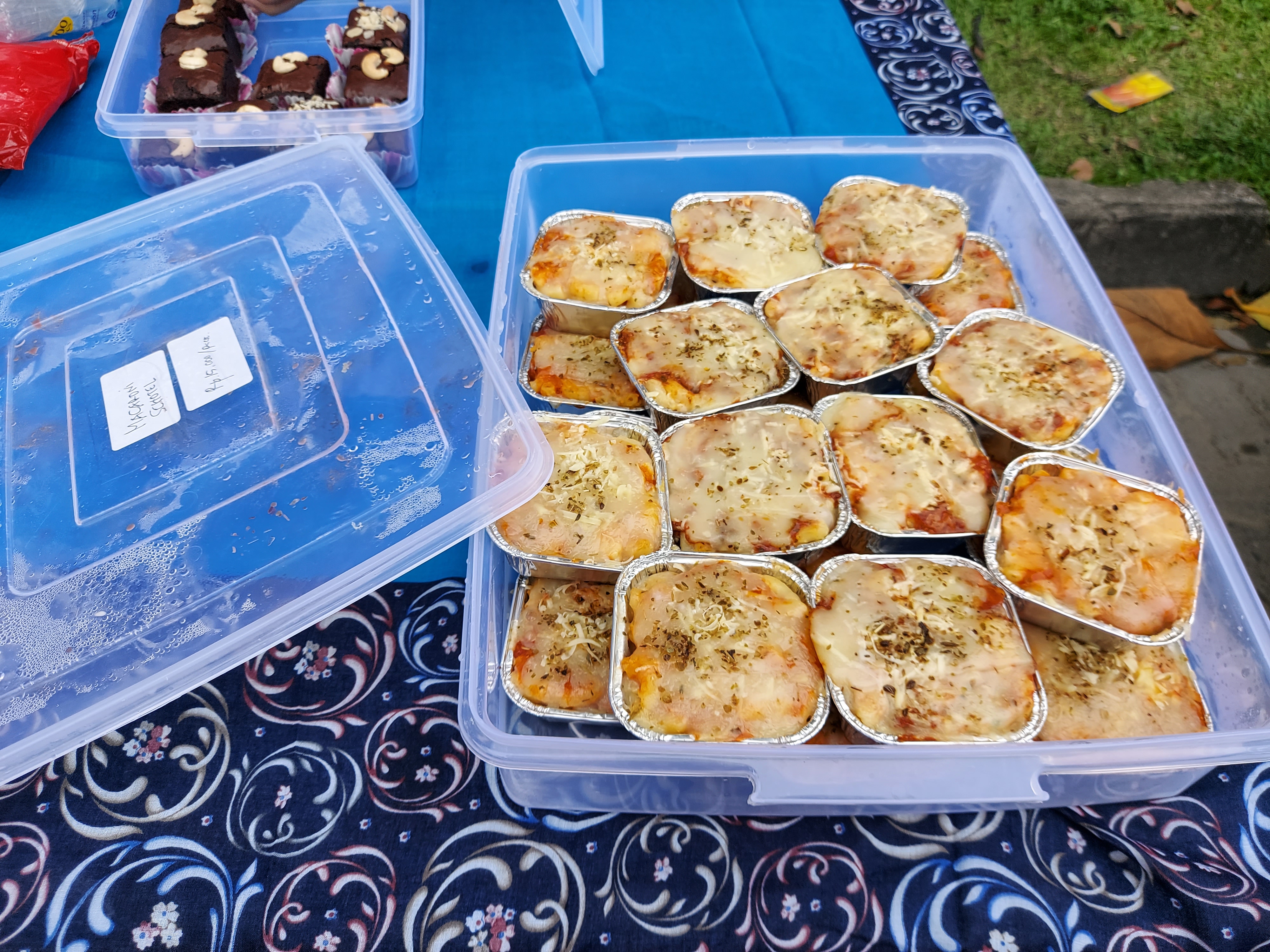 Macaroni schotel stacked in a plastic container.