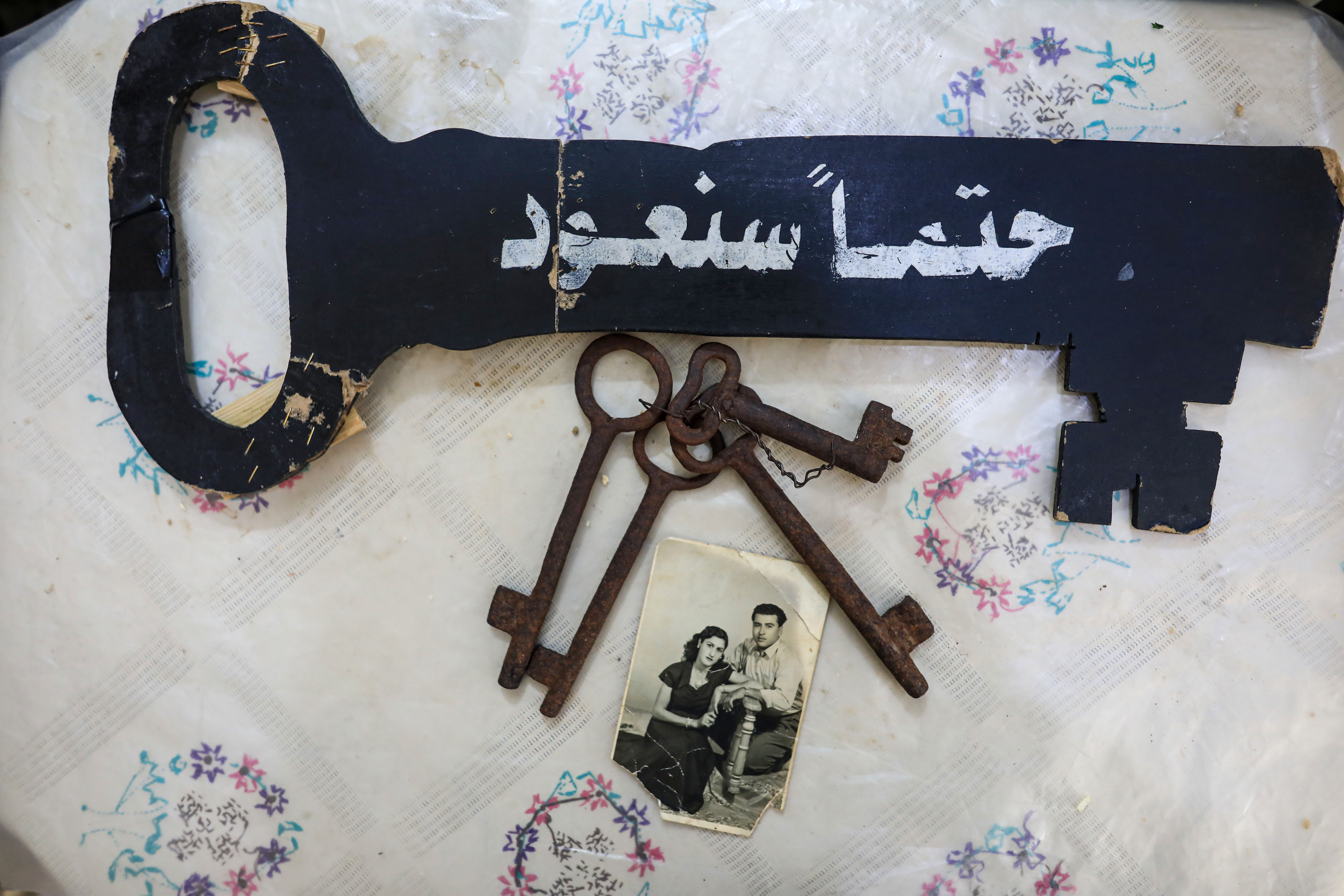 The key to Daula’s house in Jaffa and her engagement photo with a symbolic key of return that reads: ‘We will surely return’