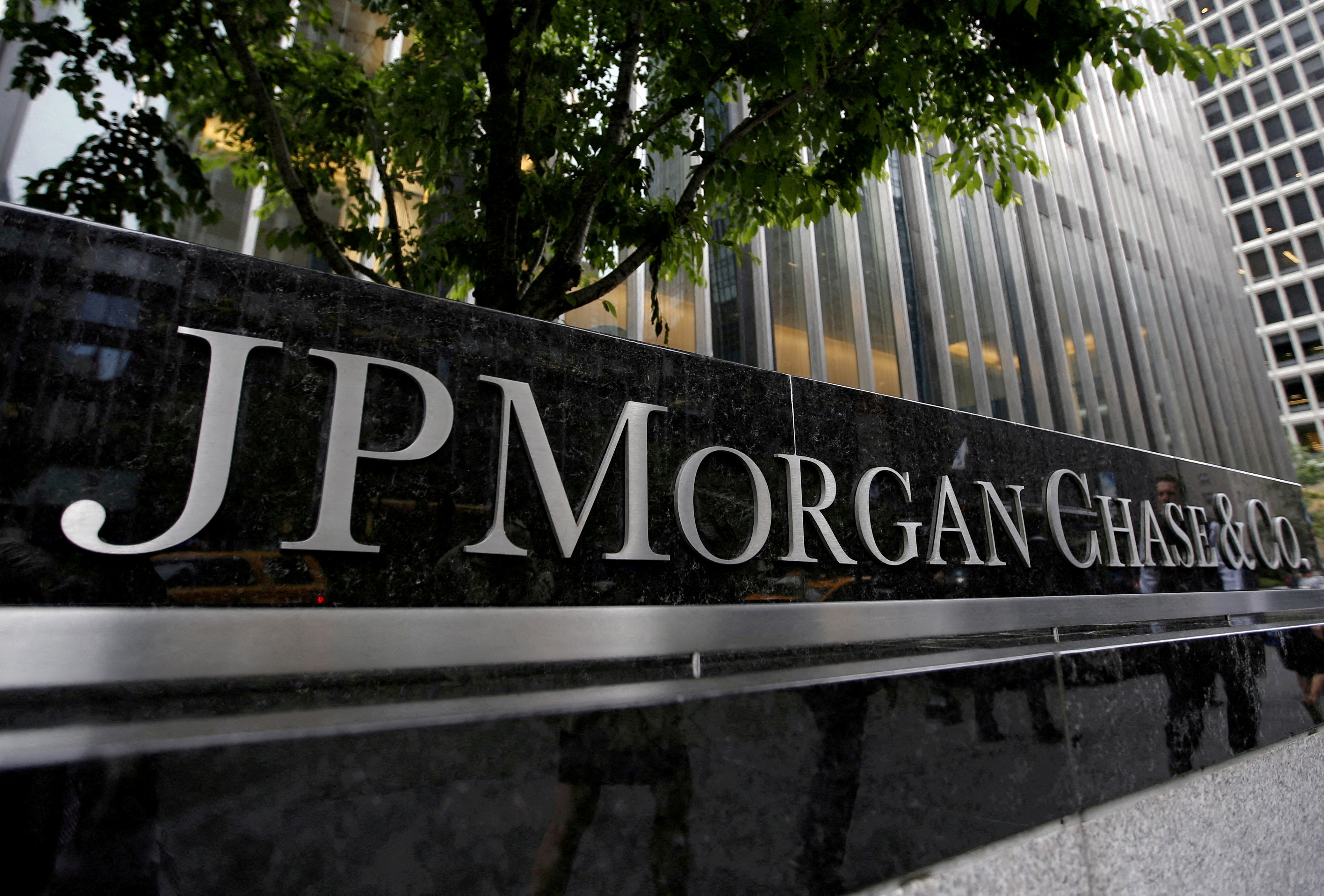 A view of the exterior of the JP Morgan Chase &amp; Co. corporate headquarters in New York