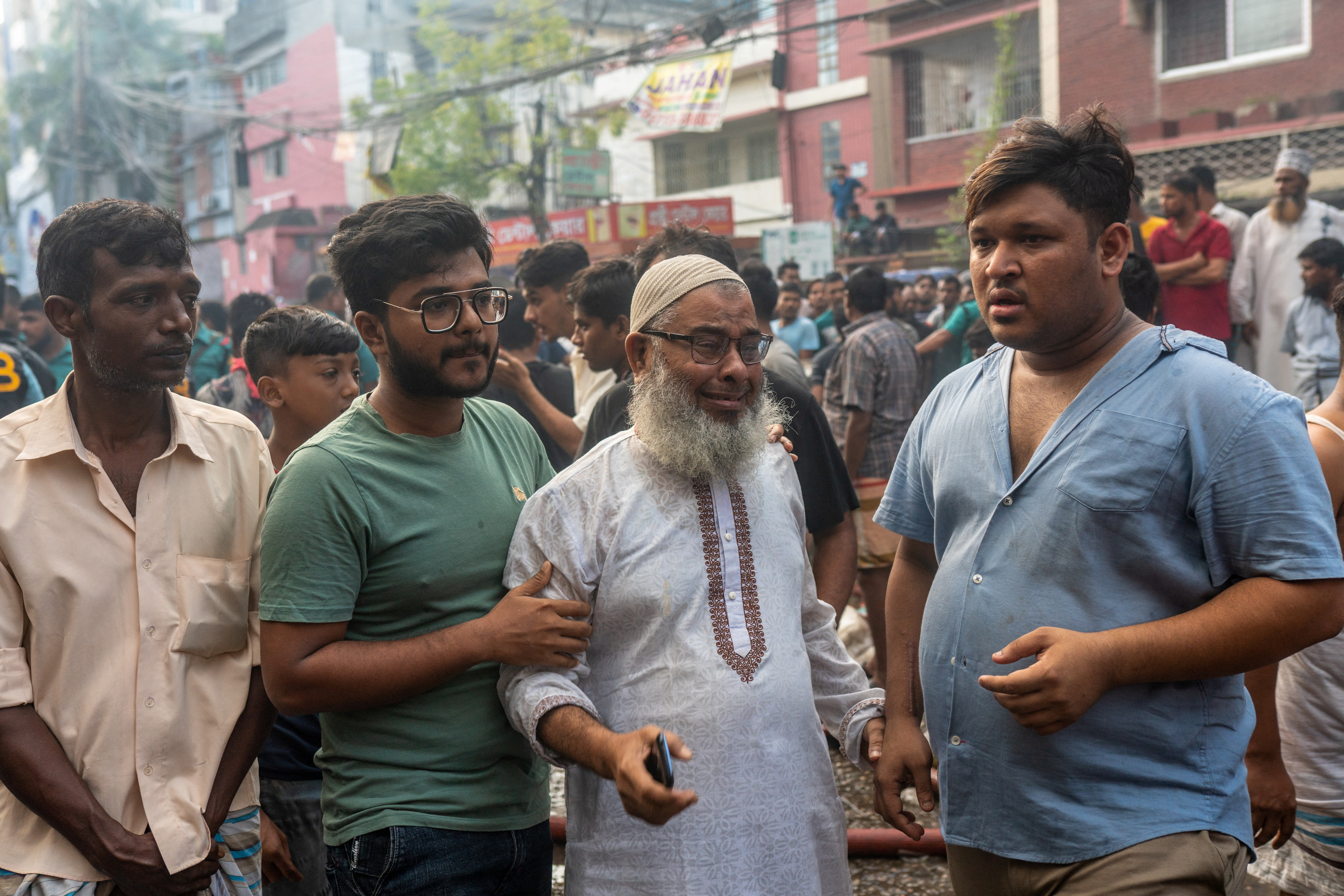 Hundreds of shops gutted in market fire in Bangladesh