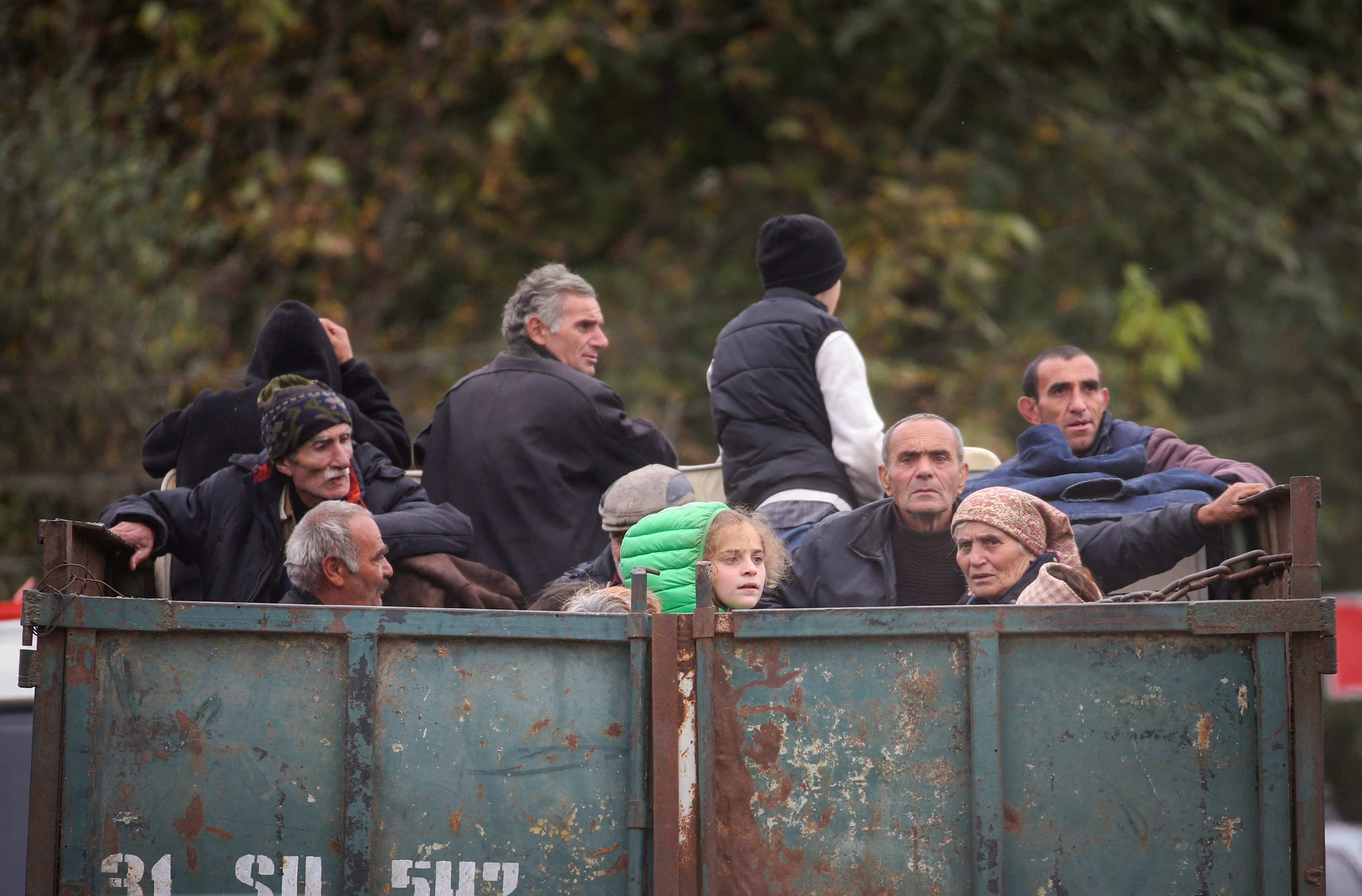 Thousands of Armenians flee from Nagorno-Karabakh