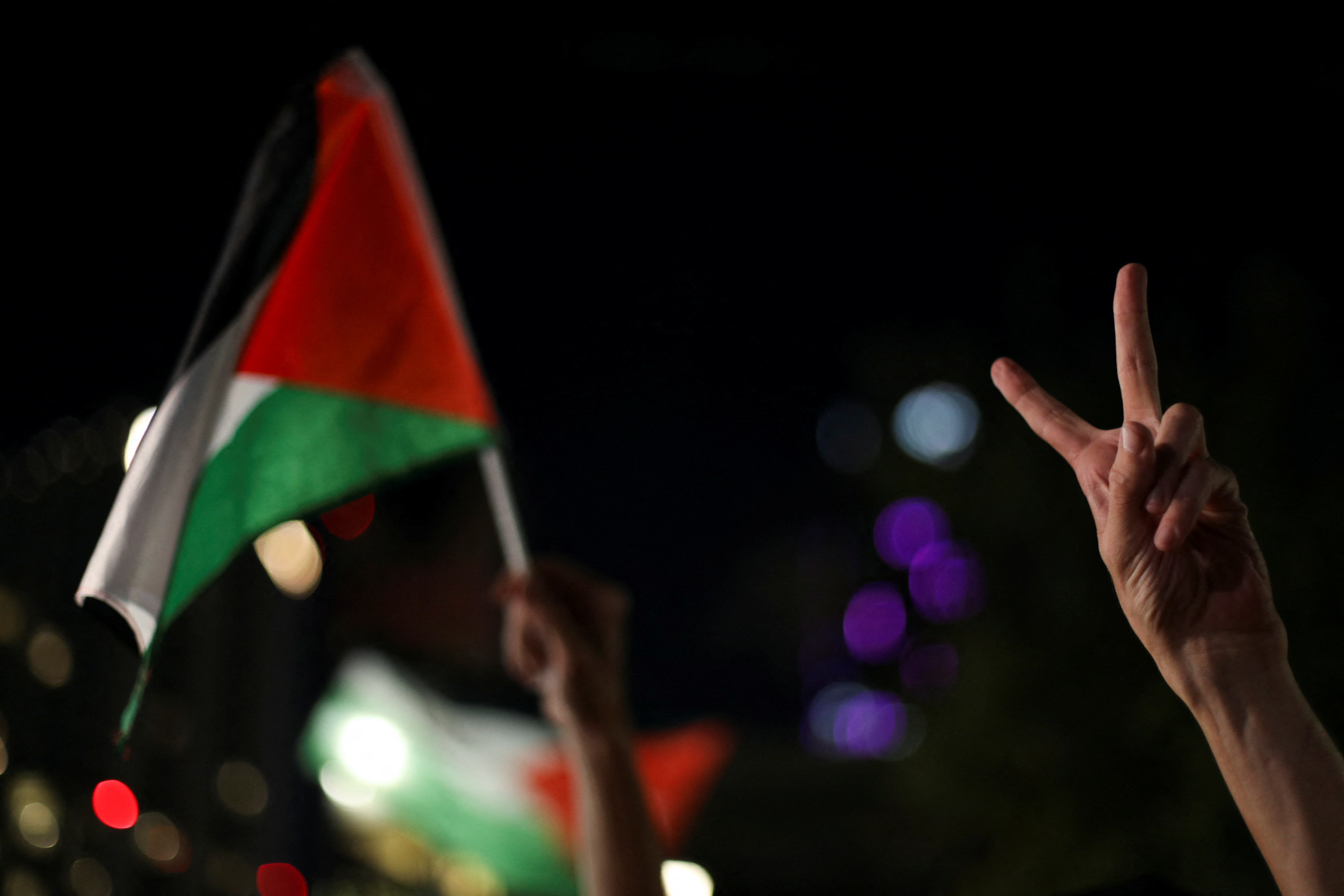 Jordanians gather outside King Abdullah Mosque
