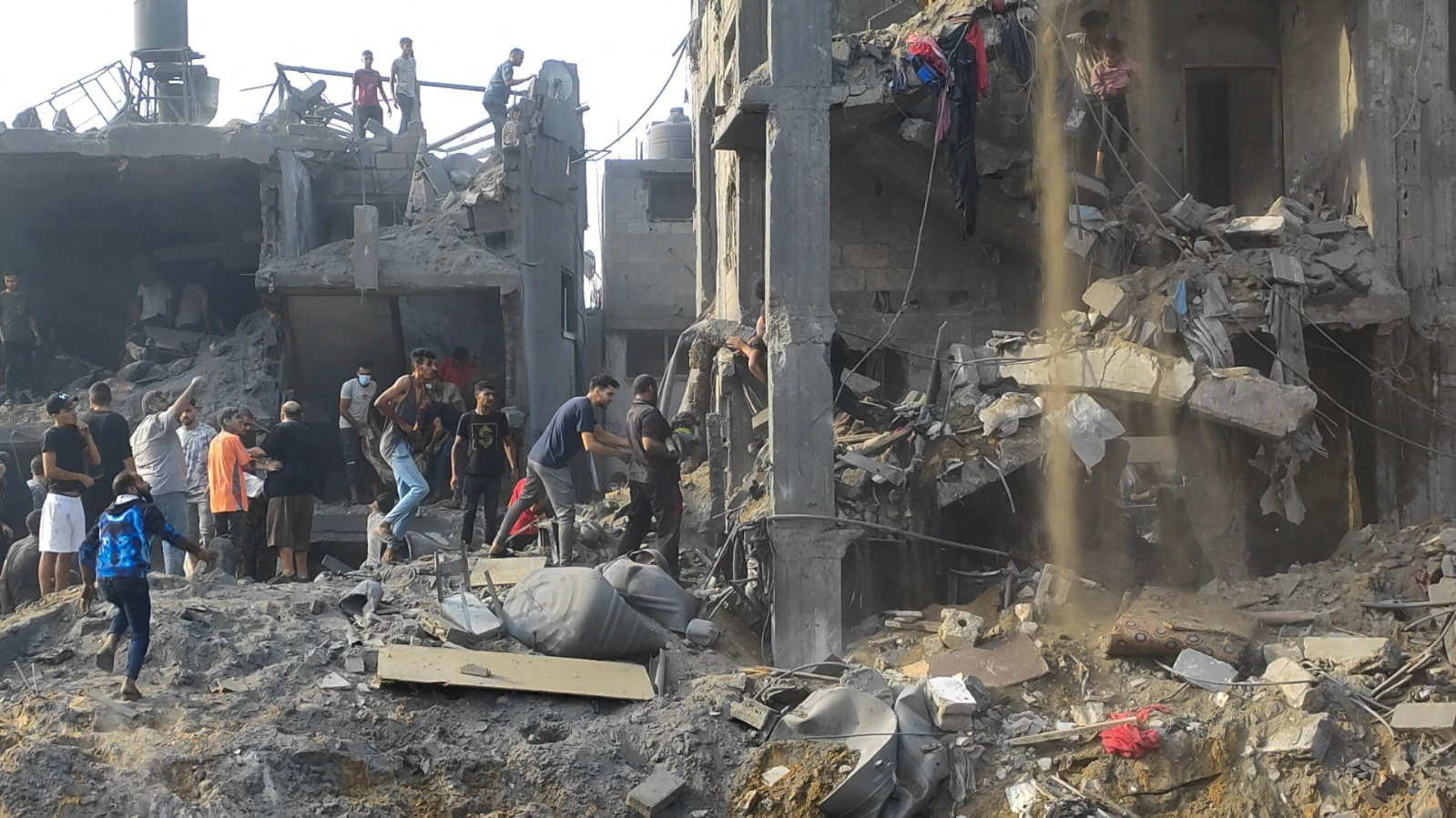 Palestinians conduct search and rescue works at the site of Israeli strikes on houses in Jabalia refugee camp in the northern Gaza Strip