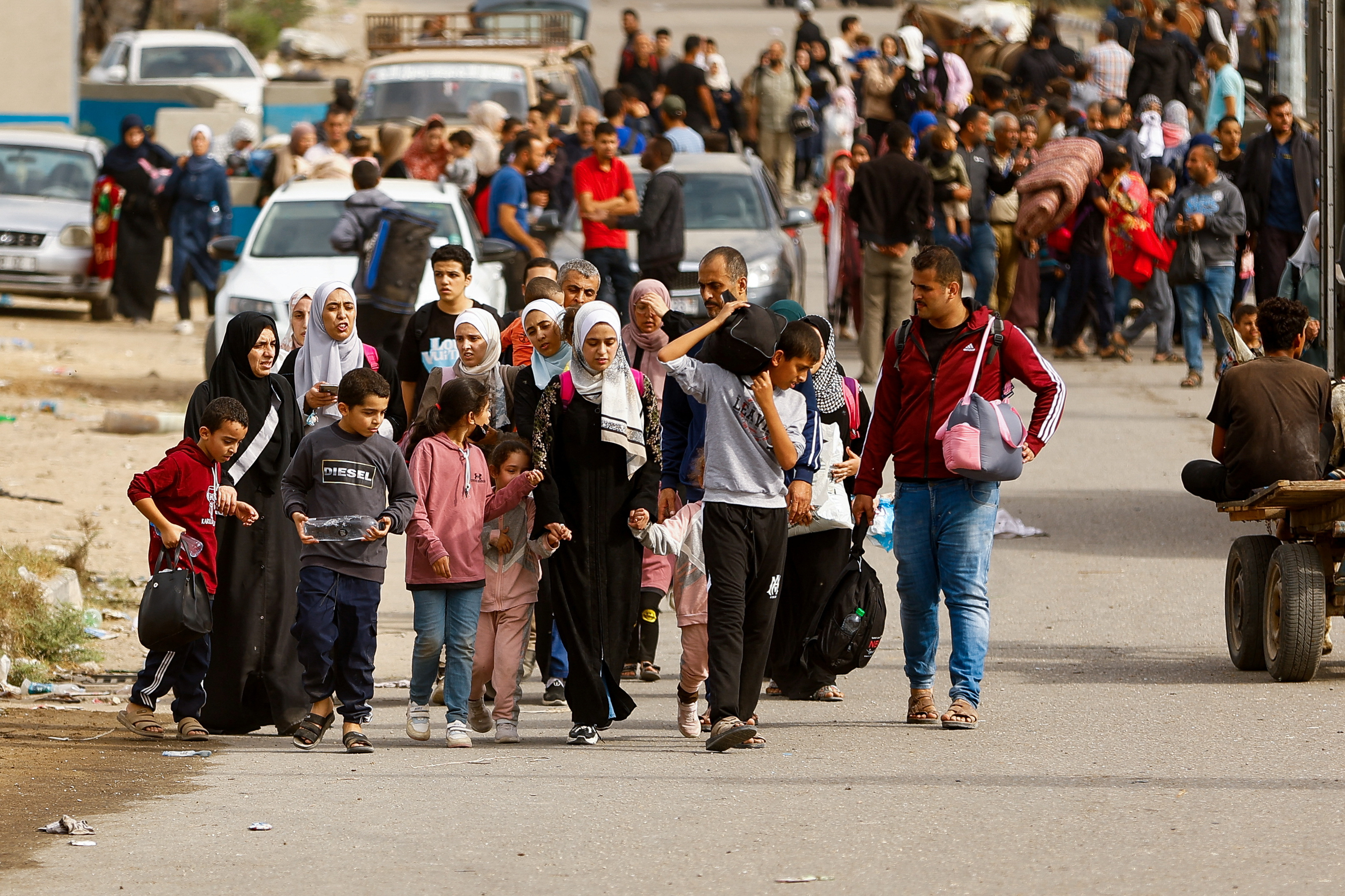 Palestinians flee north Gaza to move southward, as Israeli tanks roll deeper into the enclave.