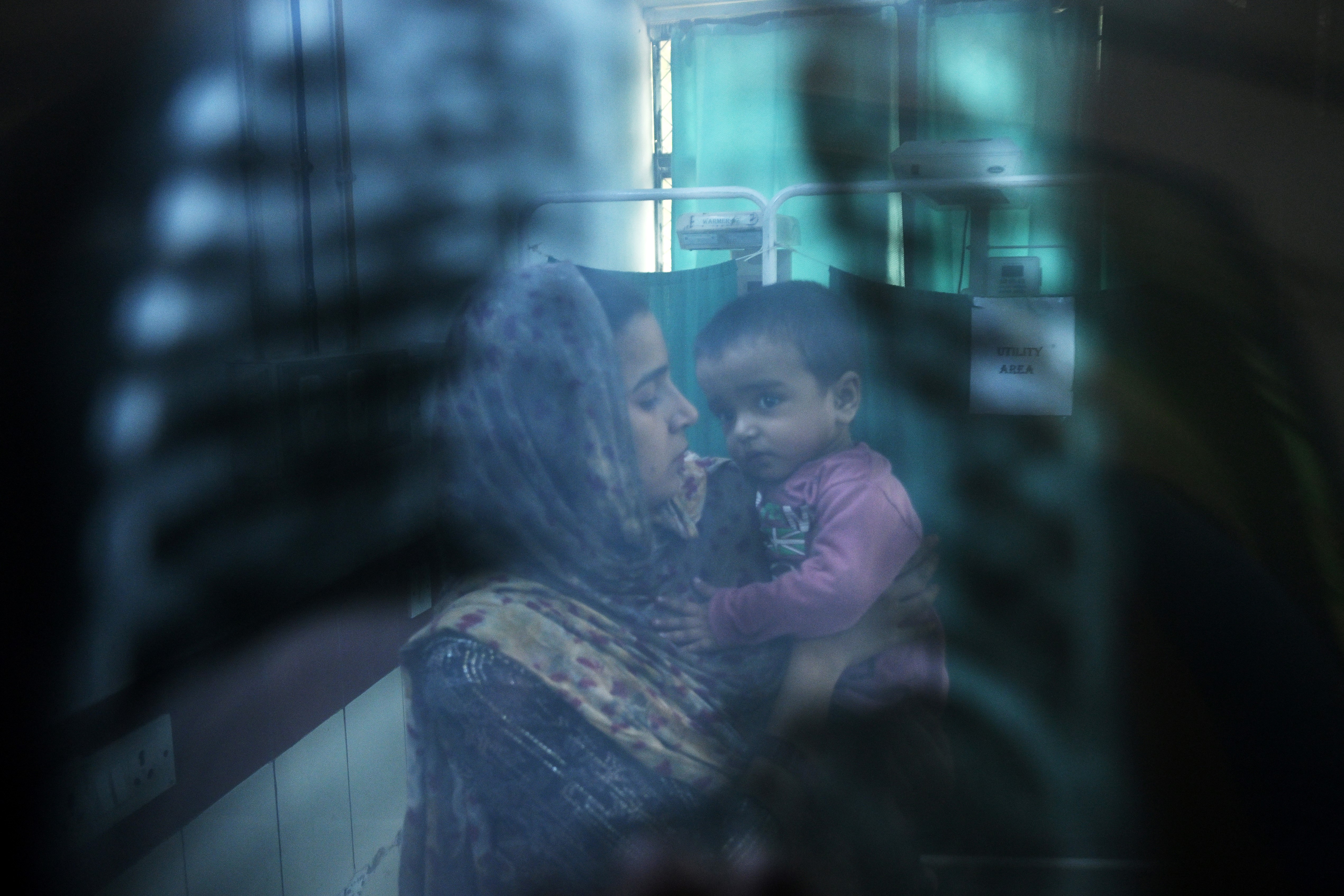 In this picture taken on November 7, 2023, a doctor (not pictured) examines the X-ray of child with breathing difficulties at the emergency ward of the government-run Chacha Nehru Bal Chikitsalaya children hospital in New Delhi.