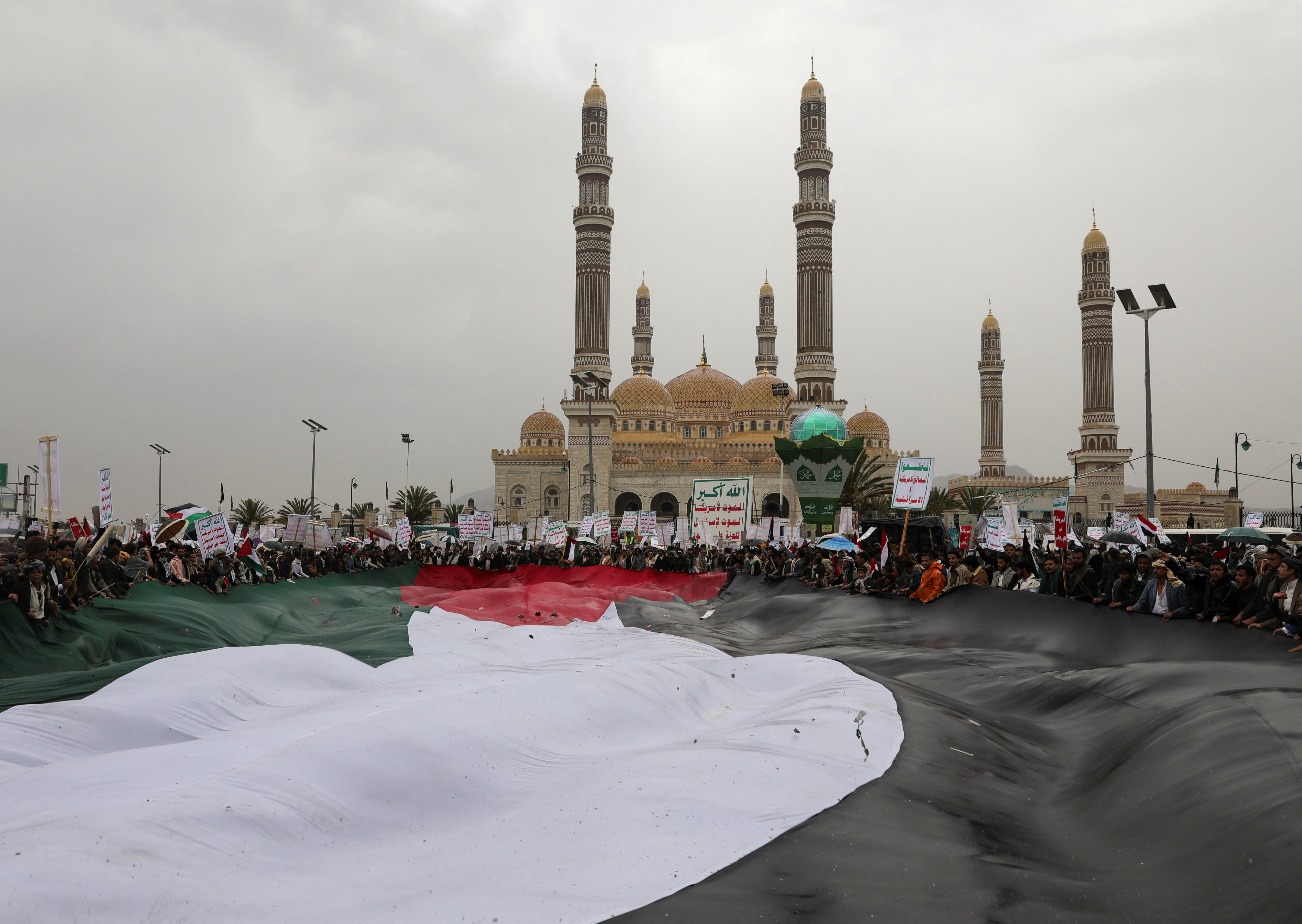 Houthi supporters rally in Sanaa