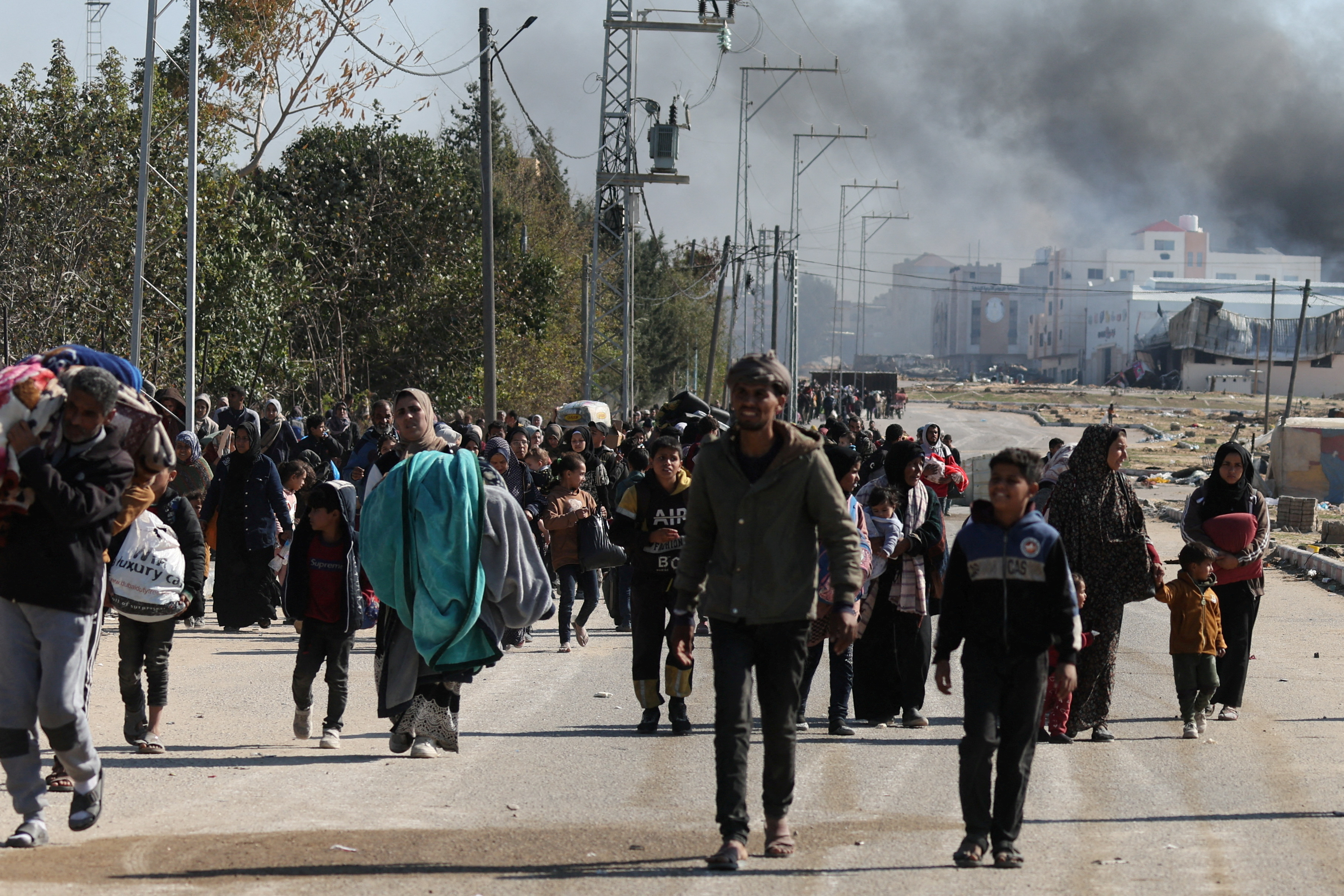 Palestinians fleeing Khan Younis