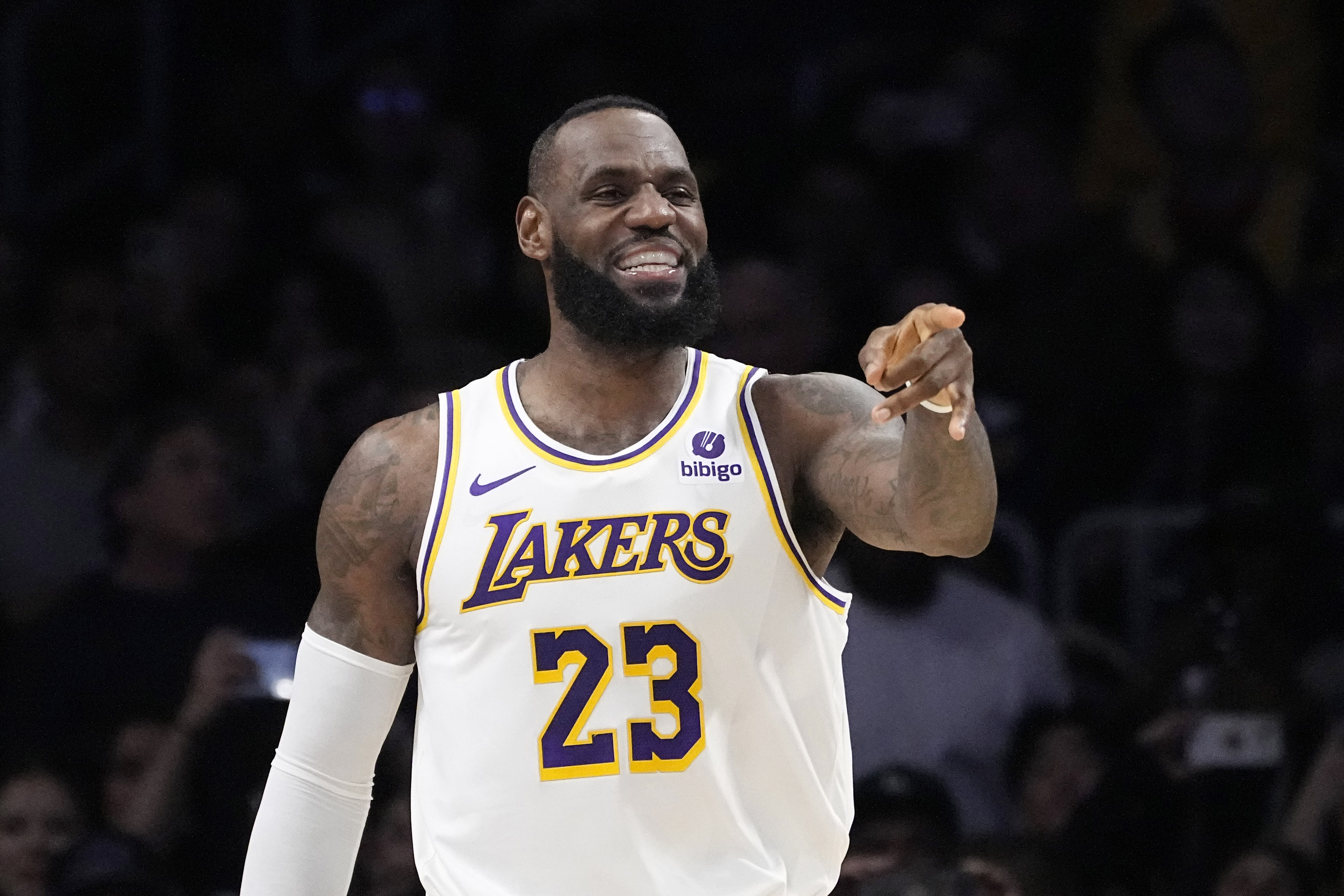 Los Angeles Lakers forward LeBron James gestures to teammate.