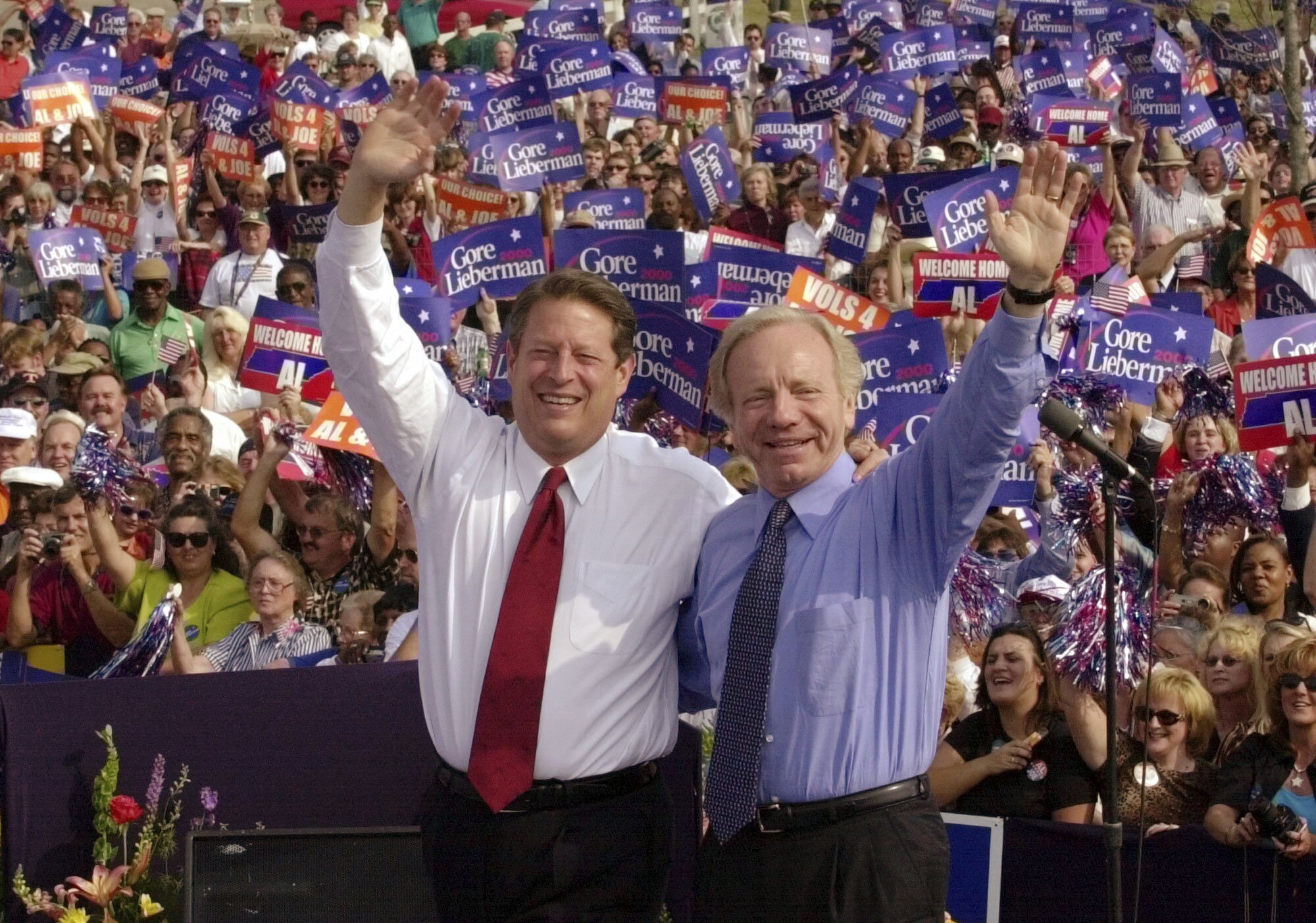 Al Gore and Joe Lieberman rally together for the US presidency in Jackson, Tennessee, on October 25, 2000