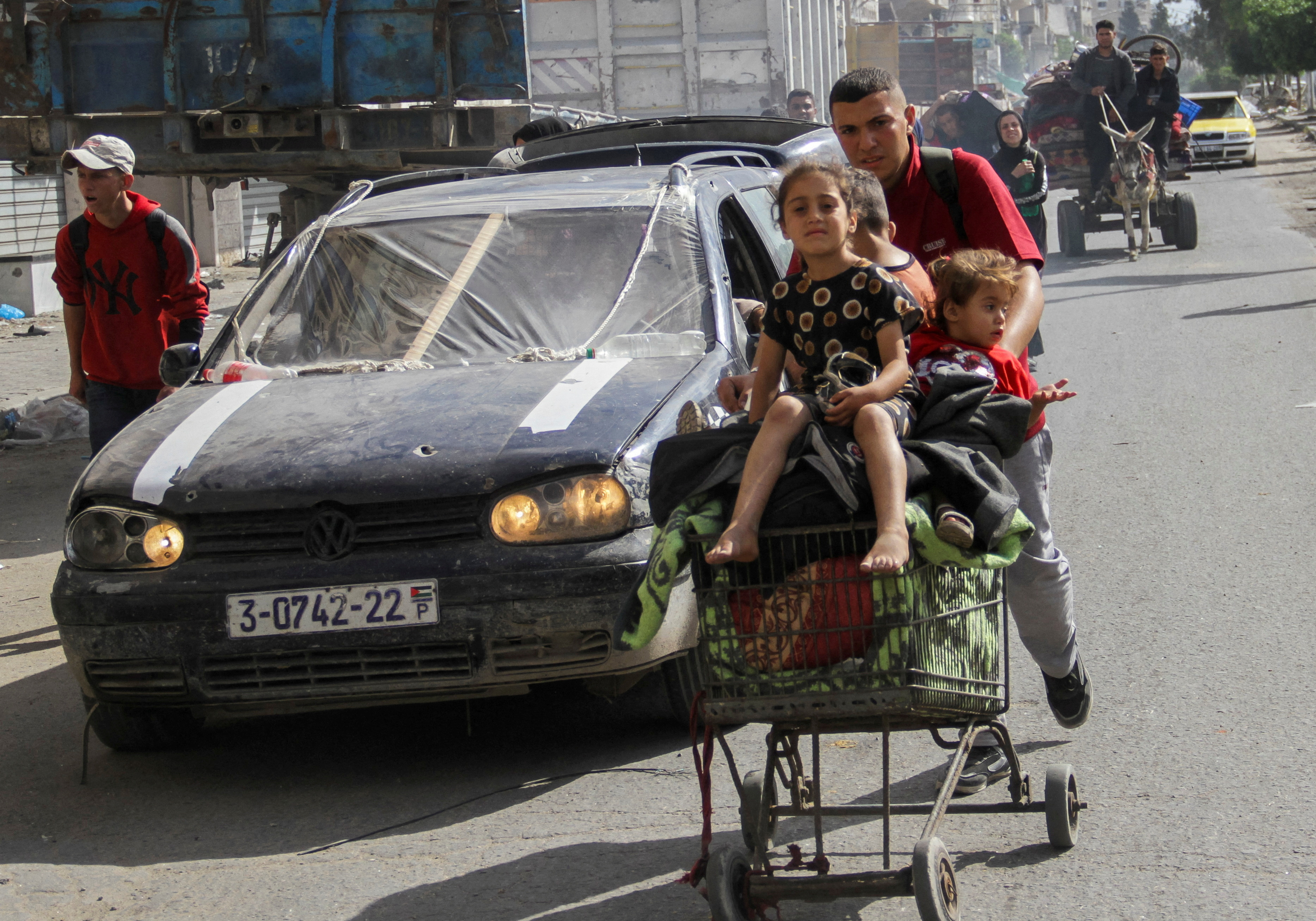 Displaced Palestinians, who fled Jabalia