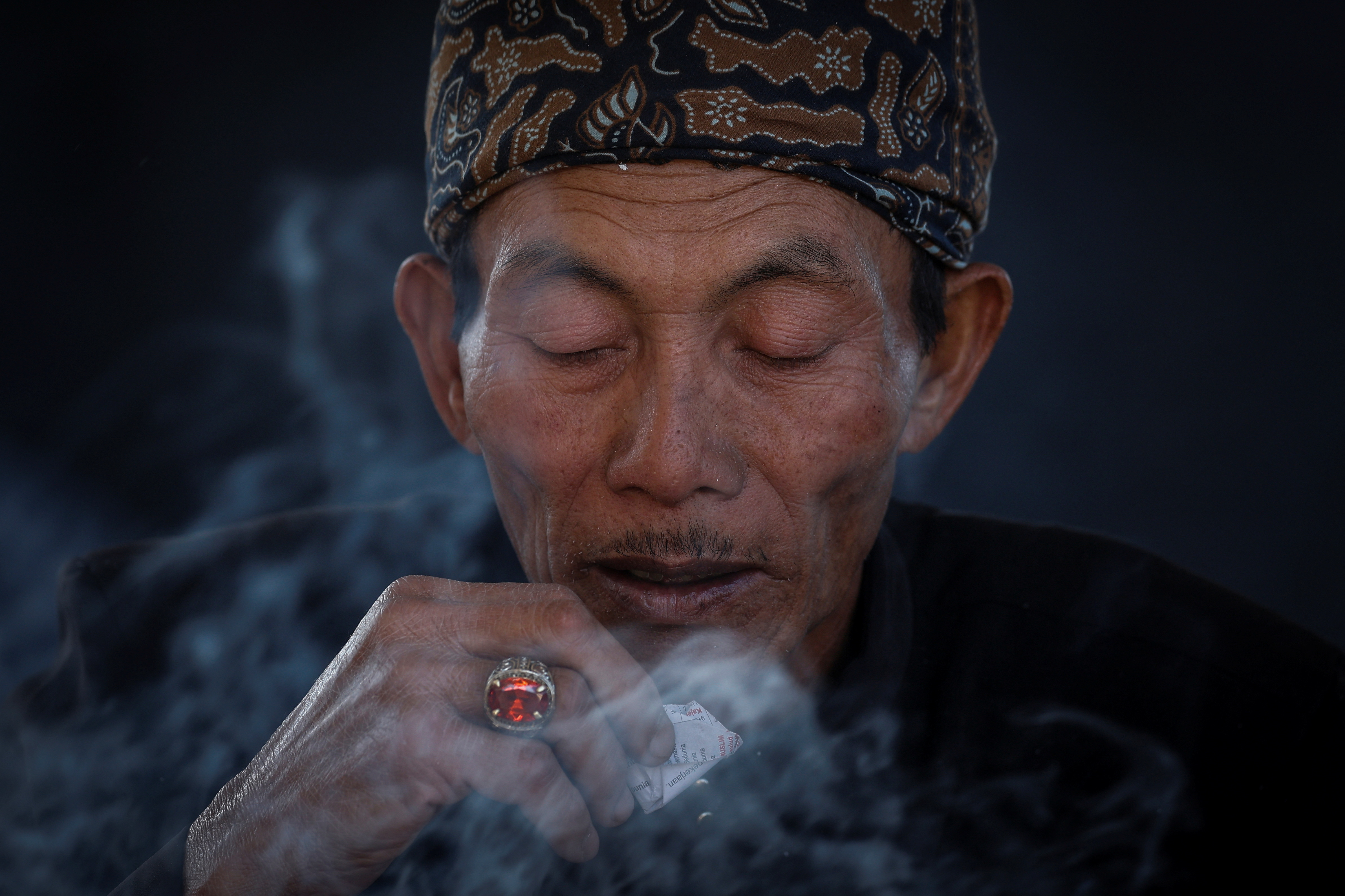 ndonesia's Tenggerese pray for rain as climate change threatens crops
