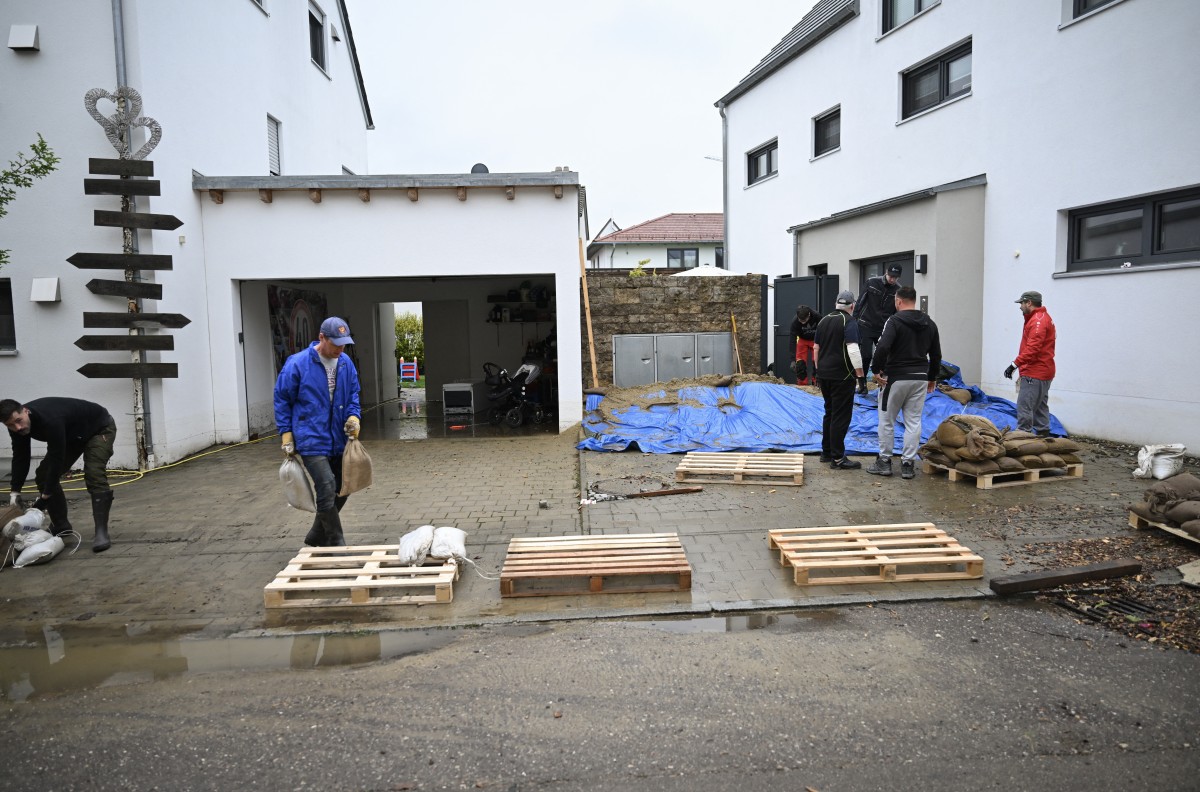 Four dead as floods sweep southern Germany