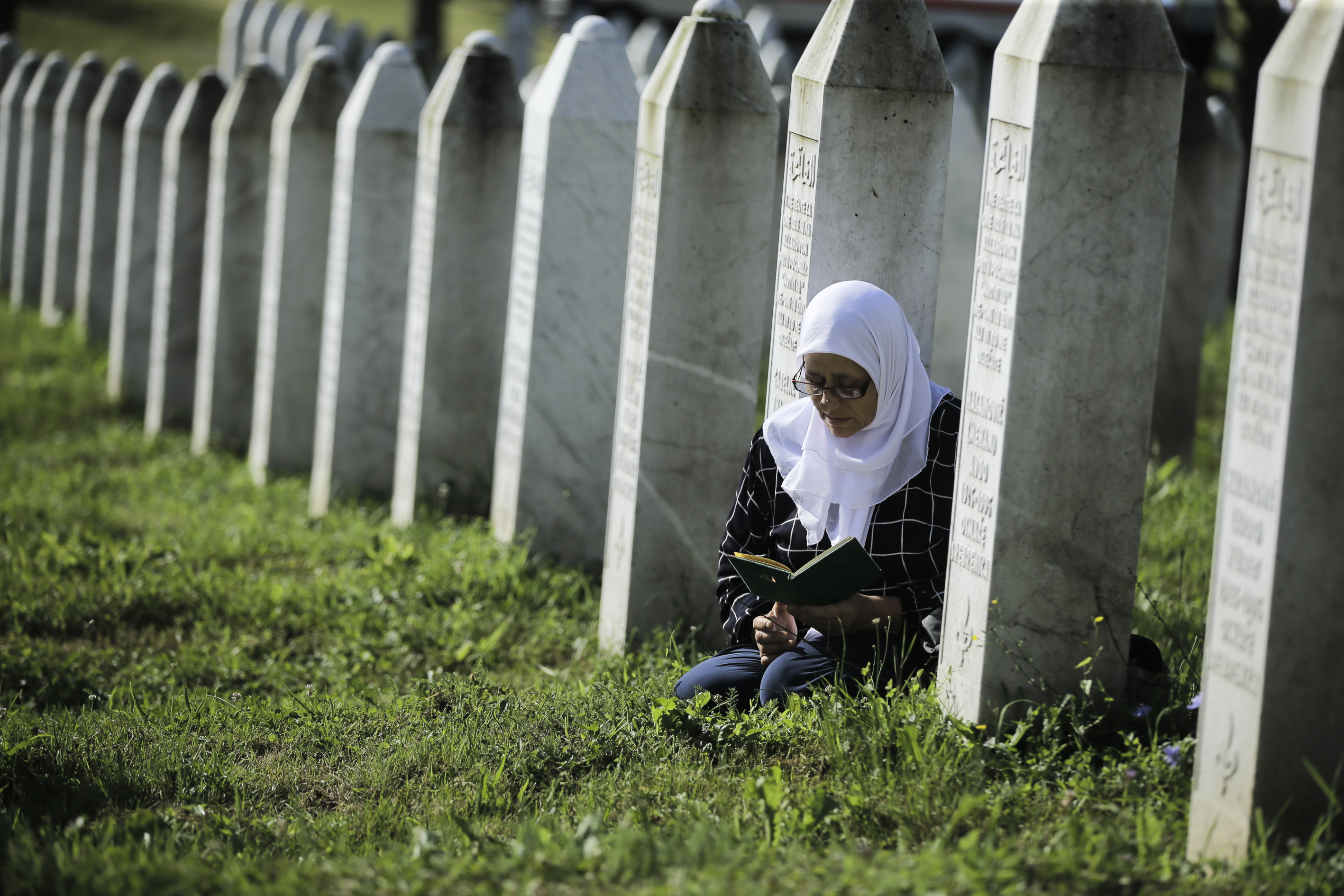 Relatives mourn their loved ones as the remains of 14 more recently identified Srebrenica genocide victims arrive for burial in Potocari-Srebrenica Memorial Cemetery on the anniversary of genocide [Samır Jordamovıc/Anadolu Agency]