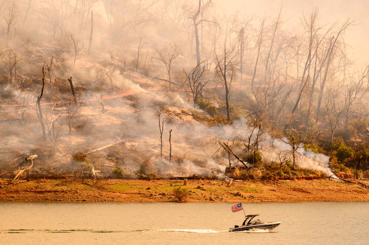Thousands told to flee raging California wildfire