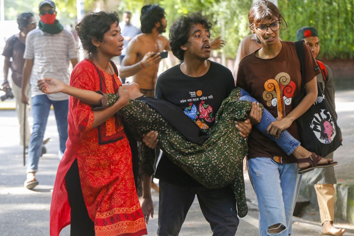 Violent clashes leave scores injured in Bangladesh