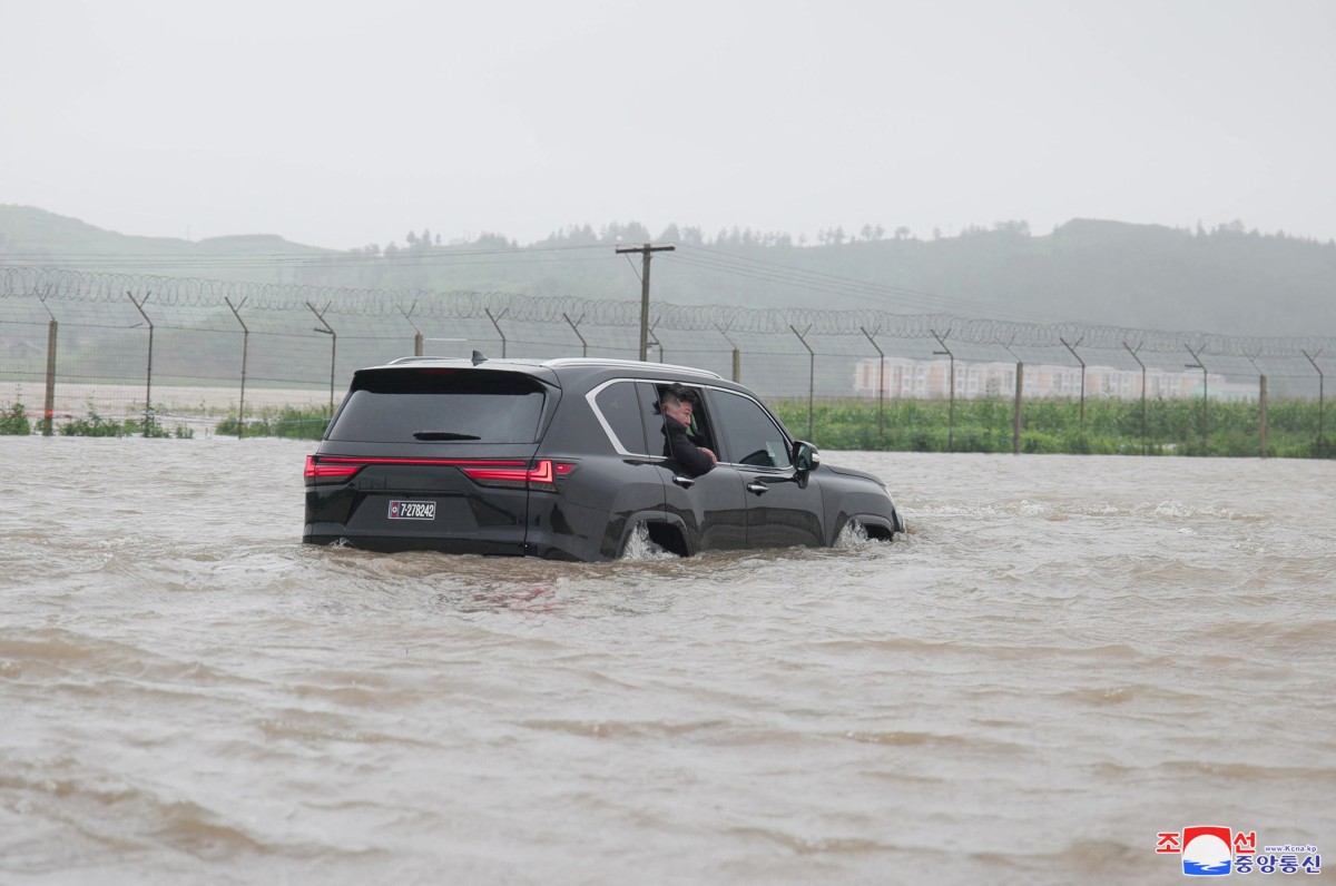 North Korea mobilises military helicopters for flood rescue