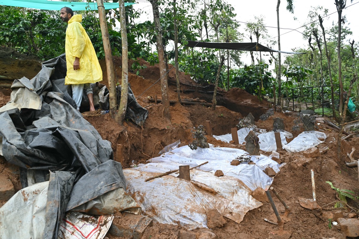 Rain hampers rescue work in Kerala as landslides kill more than 190