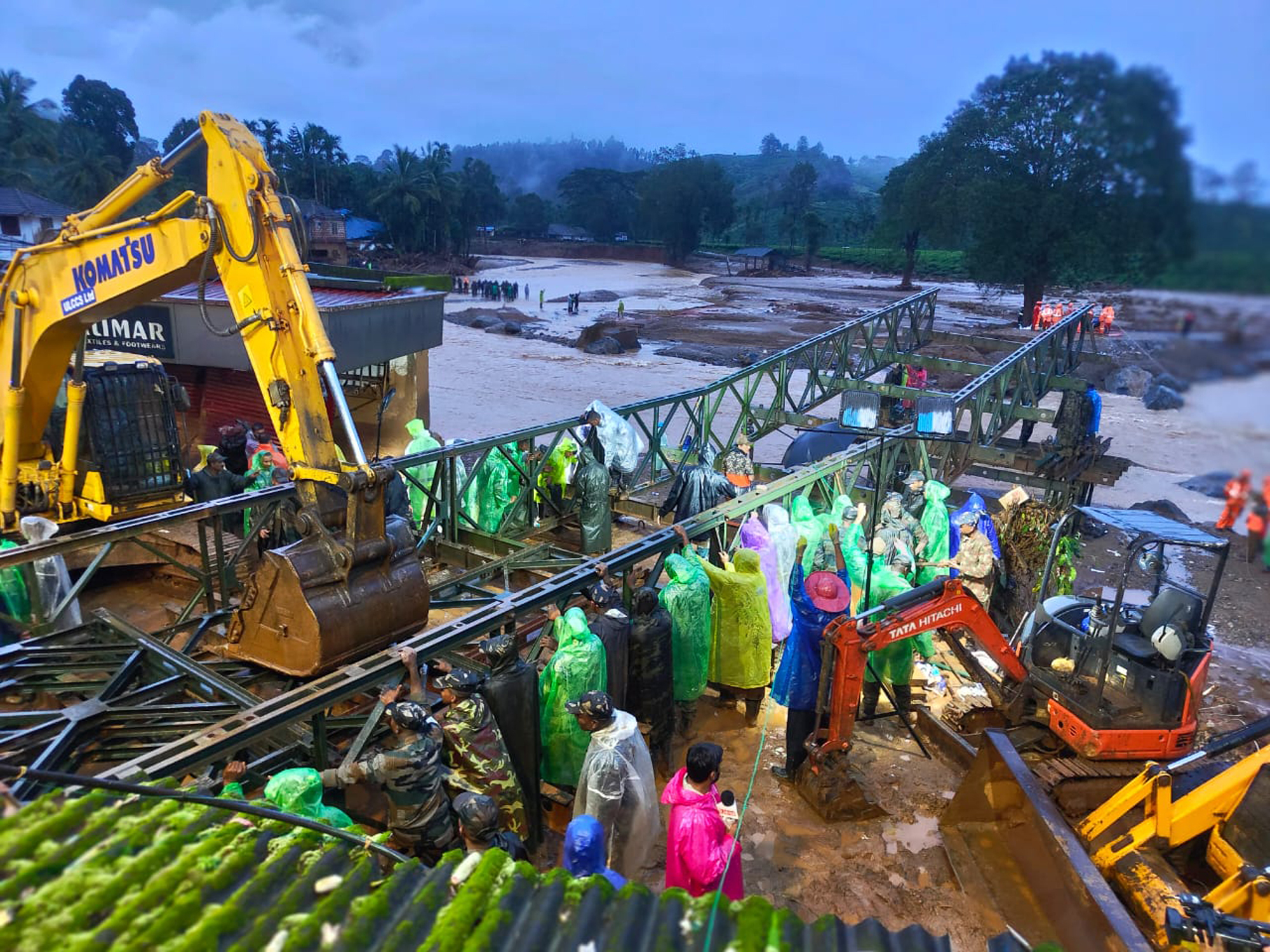 Rain hampers rescue work in Kerala as landslides kill more than 190