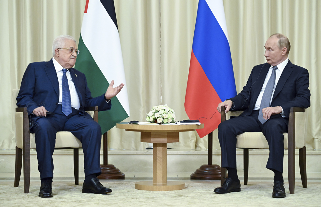 Abbas meets with Putin