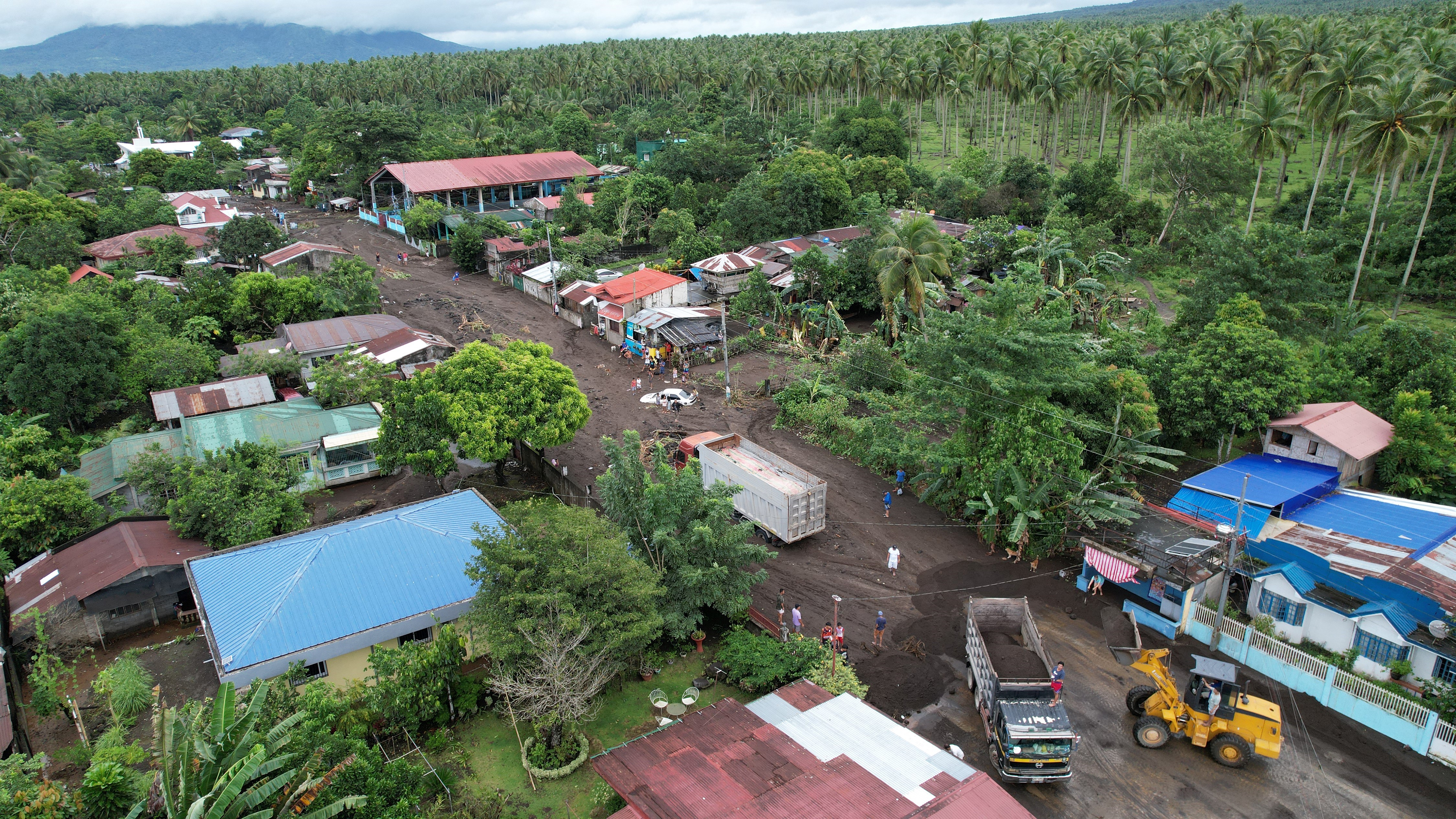 thousands evacuated as tropical storm batters Philippines