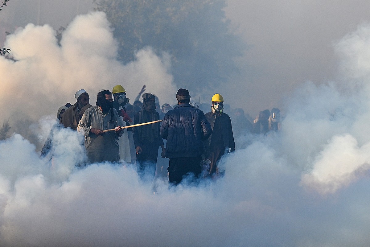 Imran Khan supporters breach lockdown in Pakistani capital