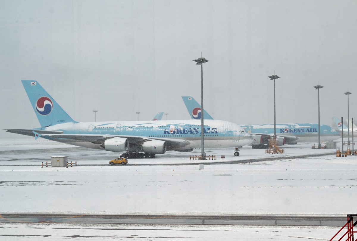 South Korean capital hit by record November snowfall