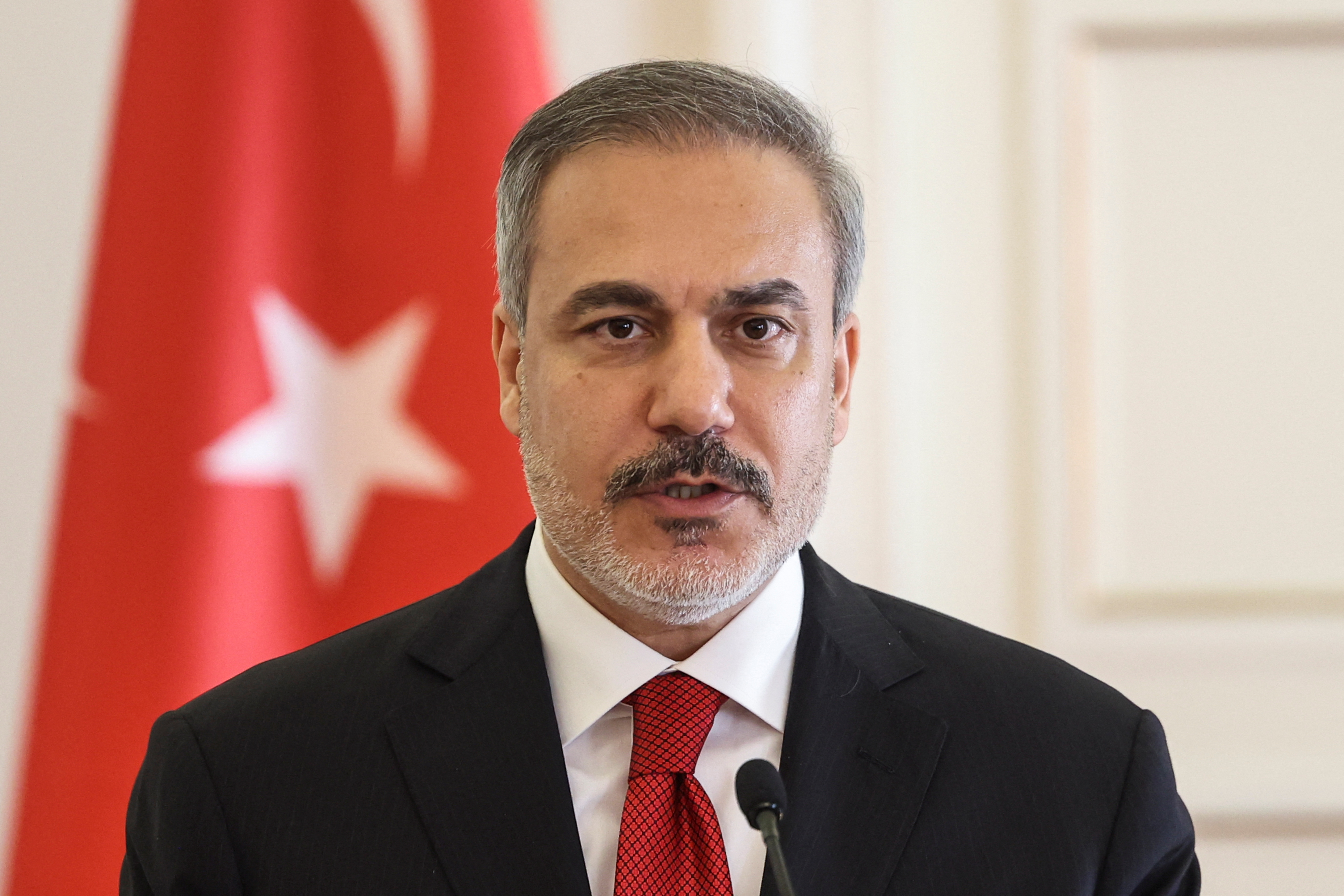 Turkish Foreign Minister Hakan Fidan attends a press conference at the Ministry of Foreign Affairs in Athens, Greece, November 8, 2024. REUTERS/Louisa Gouliamaki