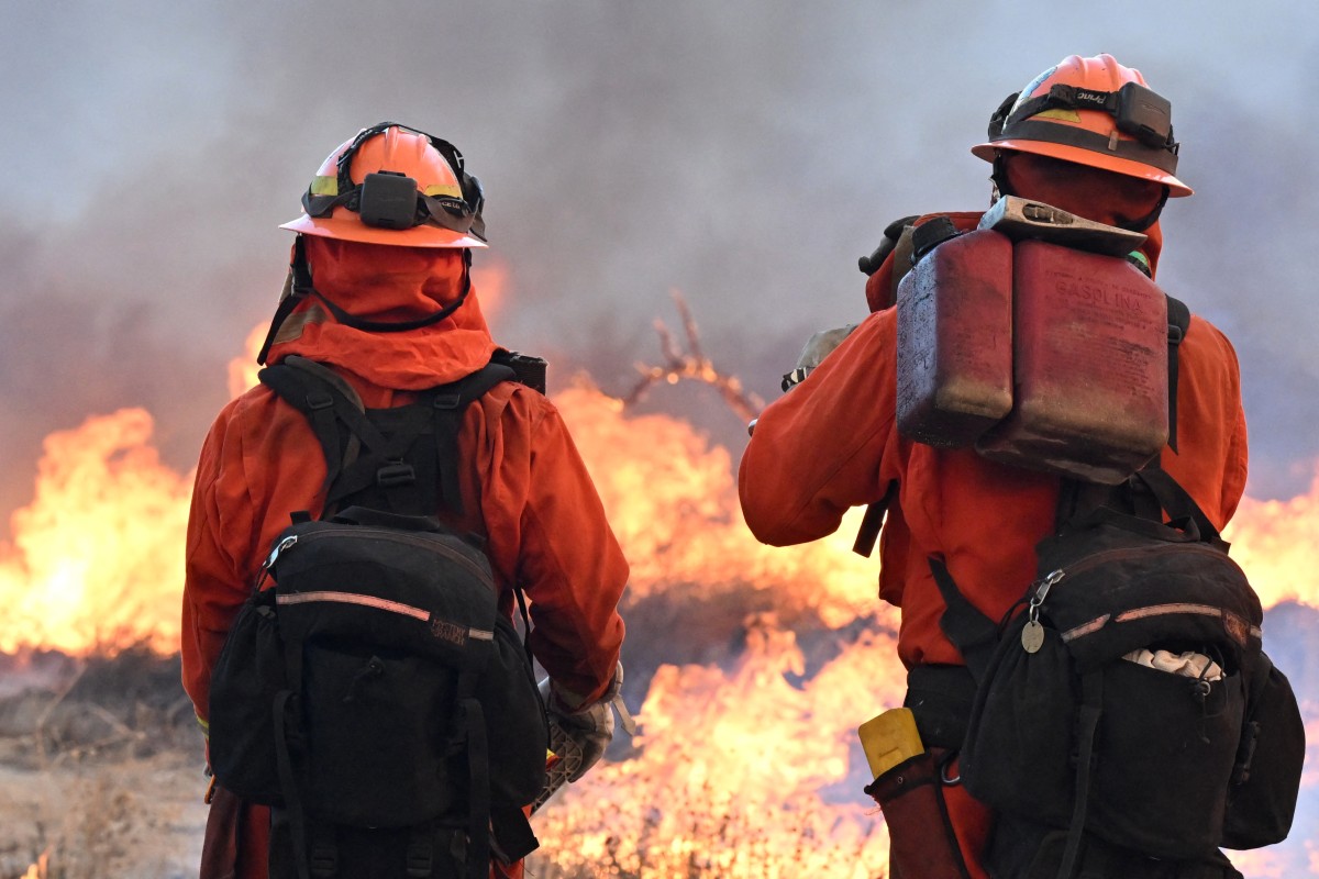New wildfire breaks out north of Los Angeles
