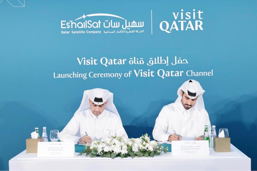 CEO of Visit Qatar Eng. Abdulaziz Ali Al Mawlawi (right) and CEO of Es’hailSat Mr. Ali Ahmed Al Kuwari at the Signing Ceremony.