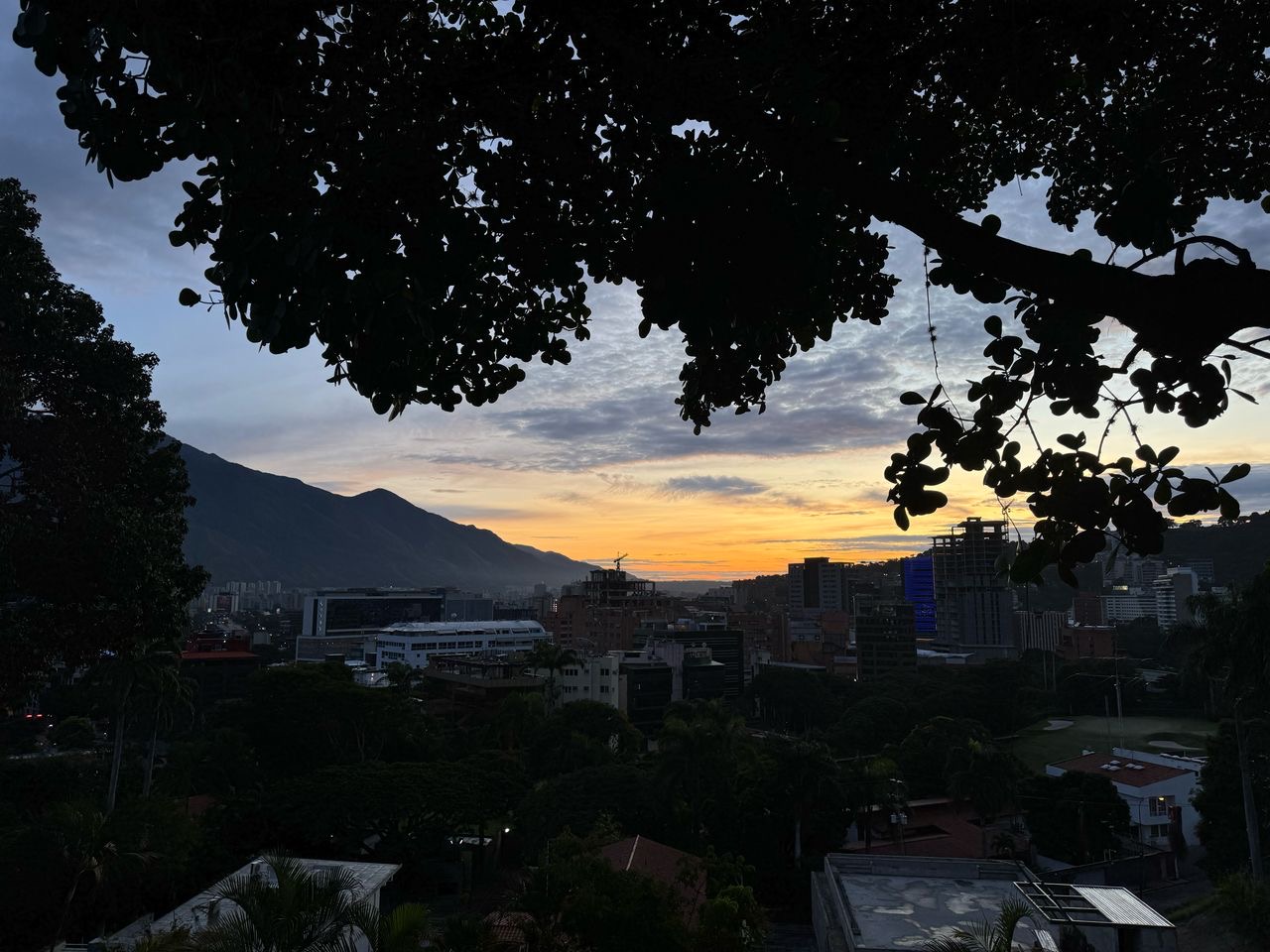 A view of the sunrise from the Argentinian embassy in Caracas, Venezuela [Courtesy of Magalli Meda]