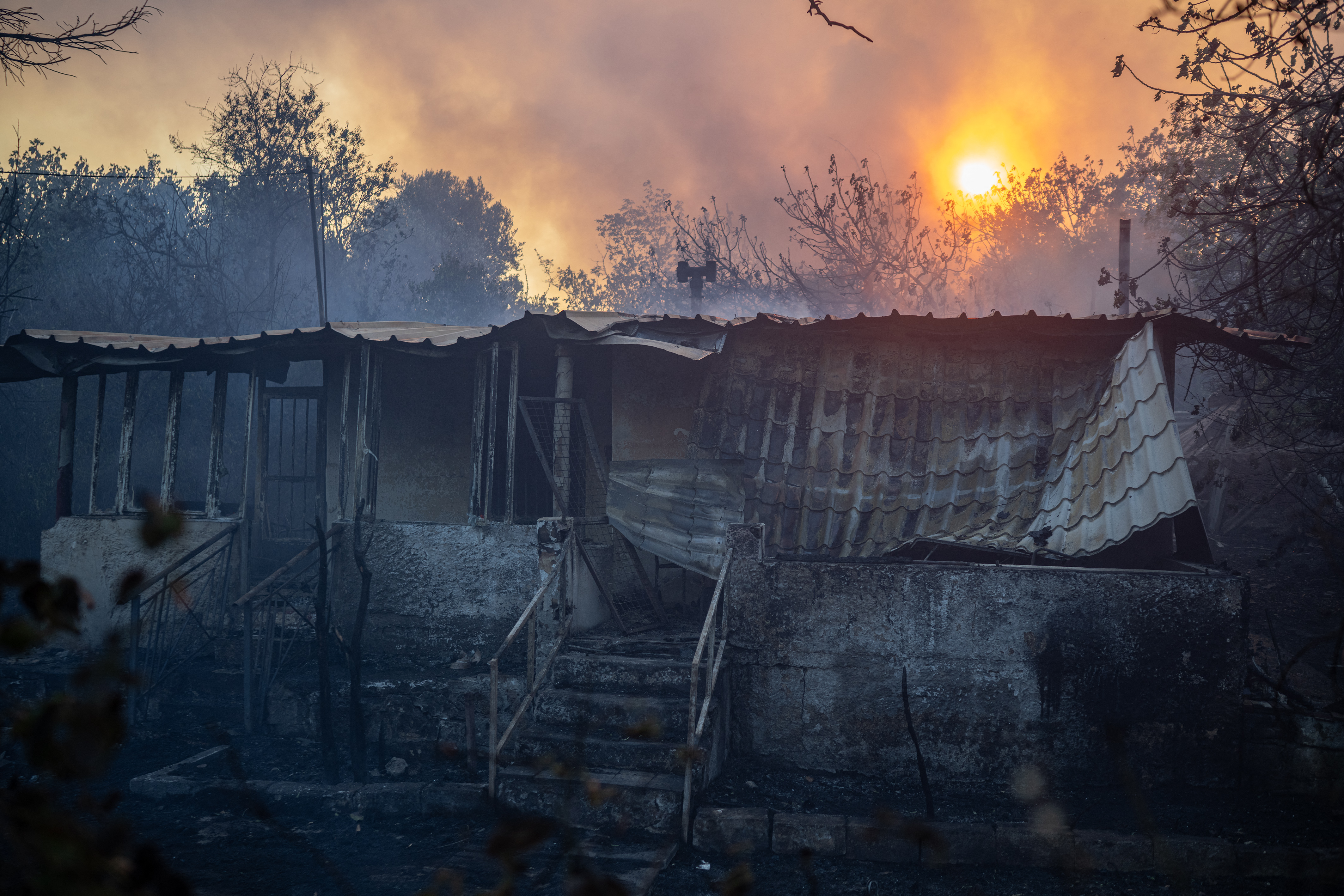 Greece battles major wildfires amid persistant heatwave