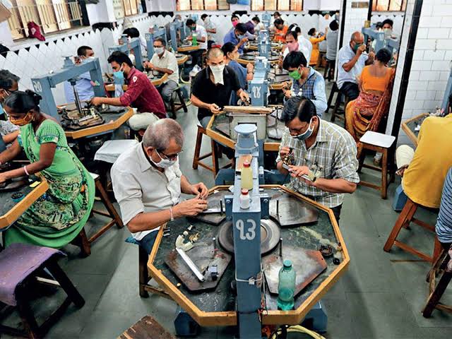A diamond cutting and polishing unit in Gujarat, India [Photo courtesy Ramesh Zilriya, president of the state's Diamond Workers Association]