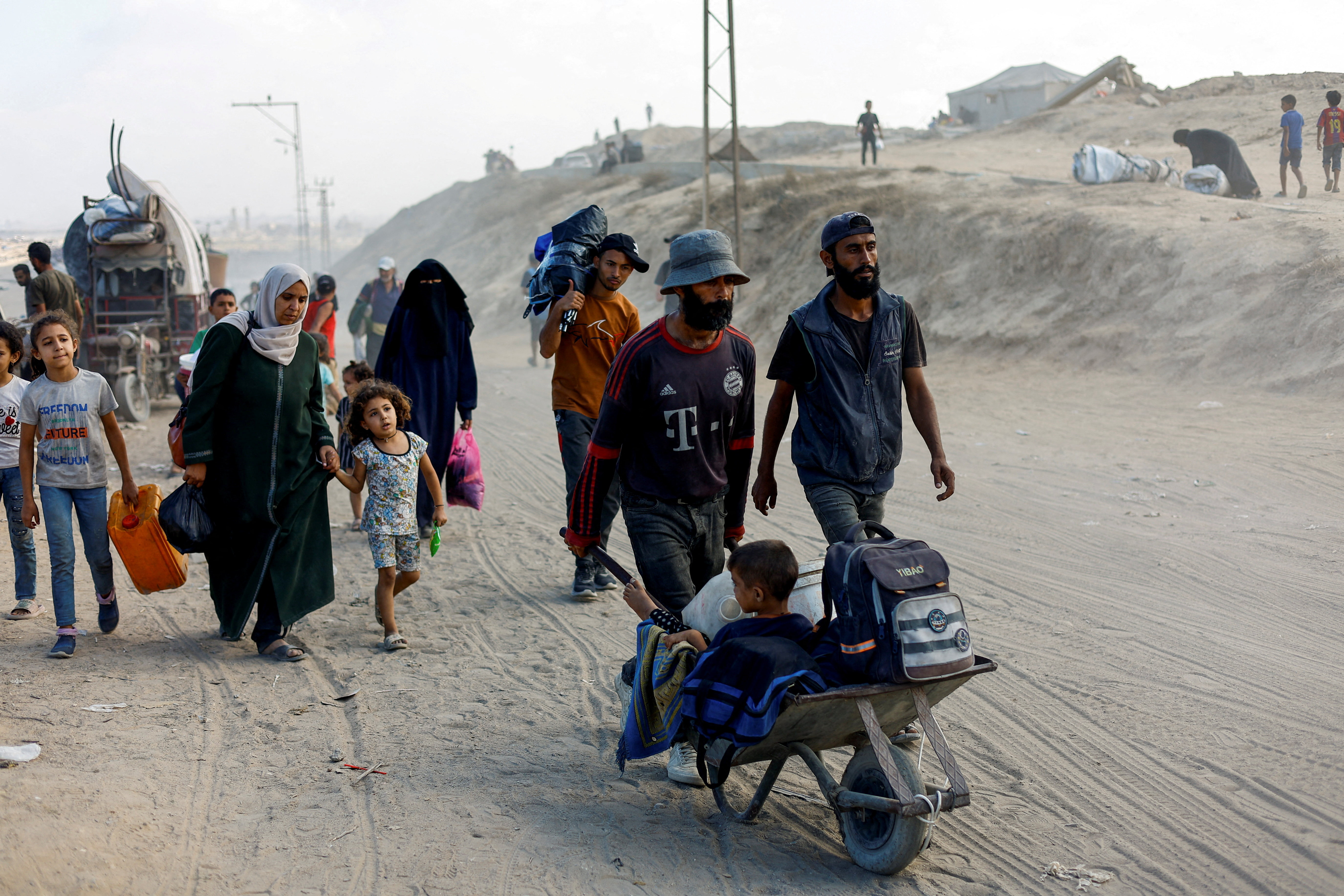 Thousands of Palestinians flee Gaza City