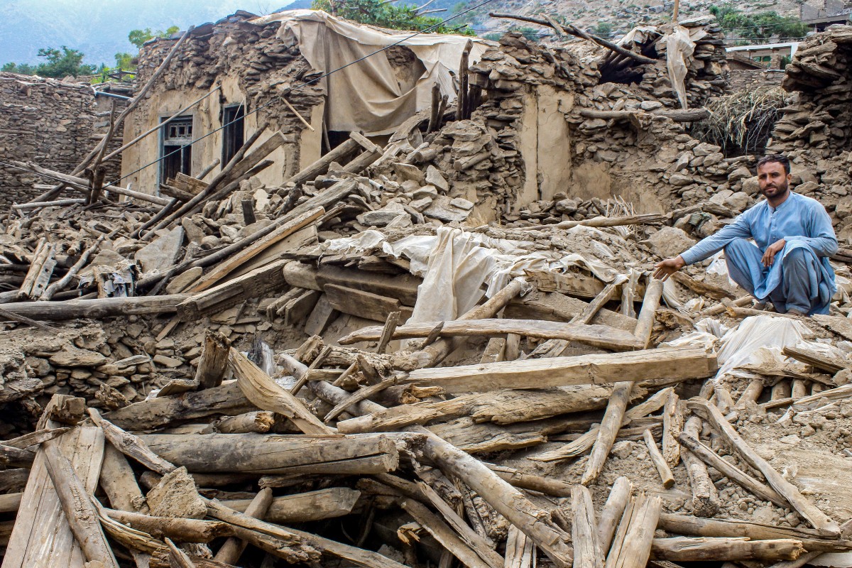 Afghanistan earthquake rescue teams battle to reach remote survivors