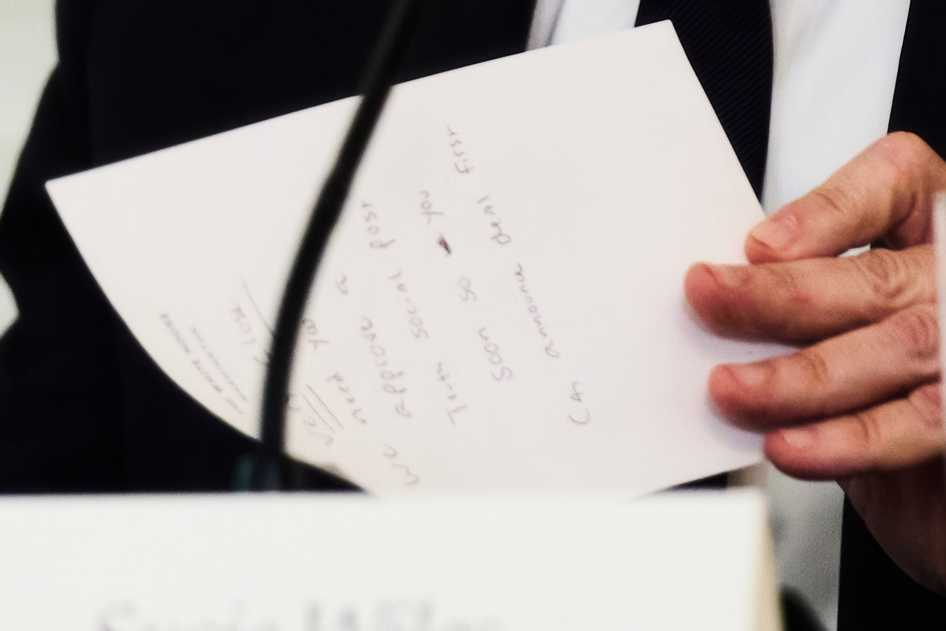 The note encouraged the president to approve a Truth Social post so he would be the first to announce a deal, according to a photograph.