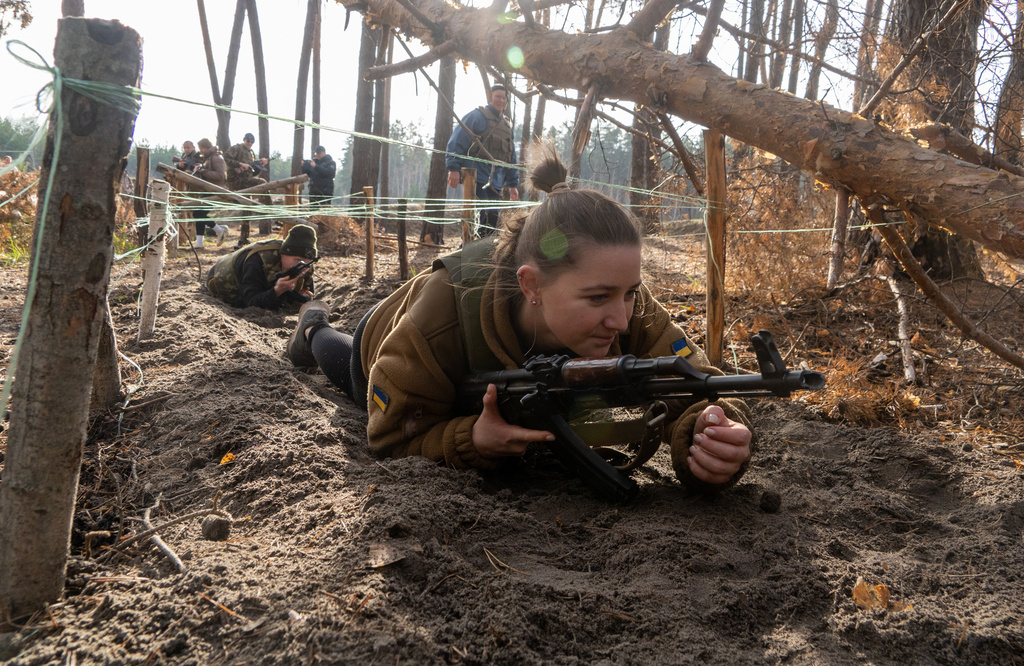Ukrainian civilians practice on a military training course