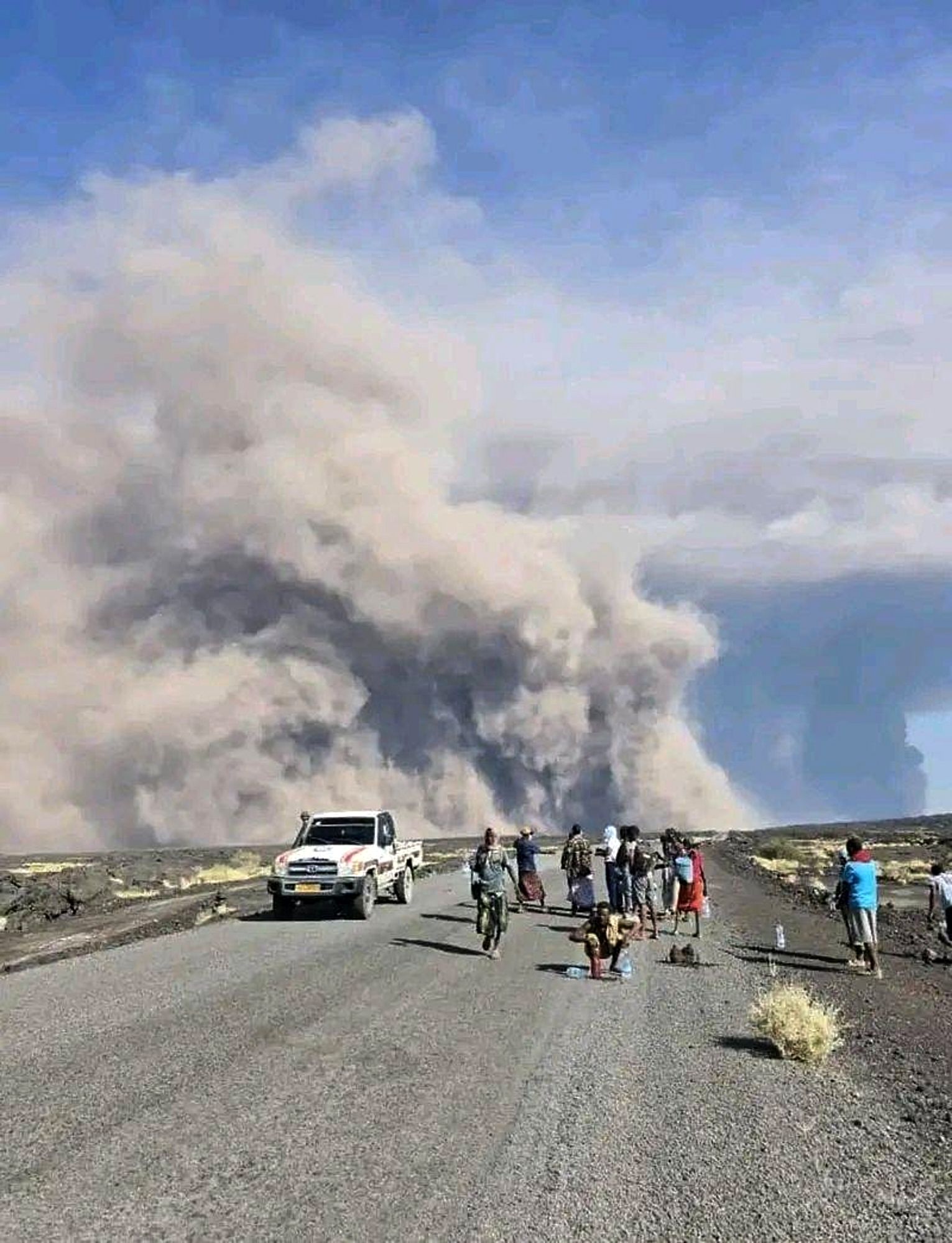 Hayli Gubbi volcano erupts
