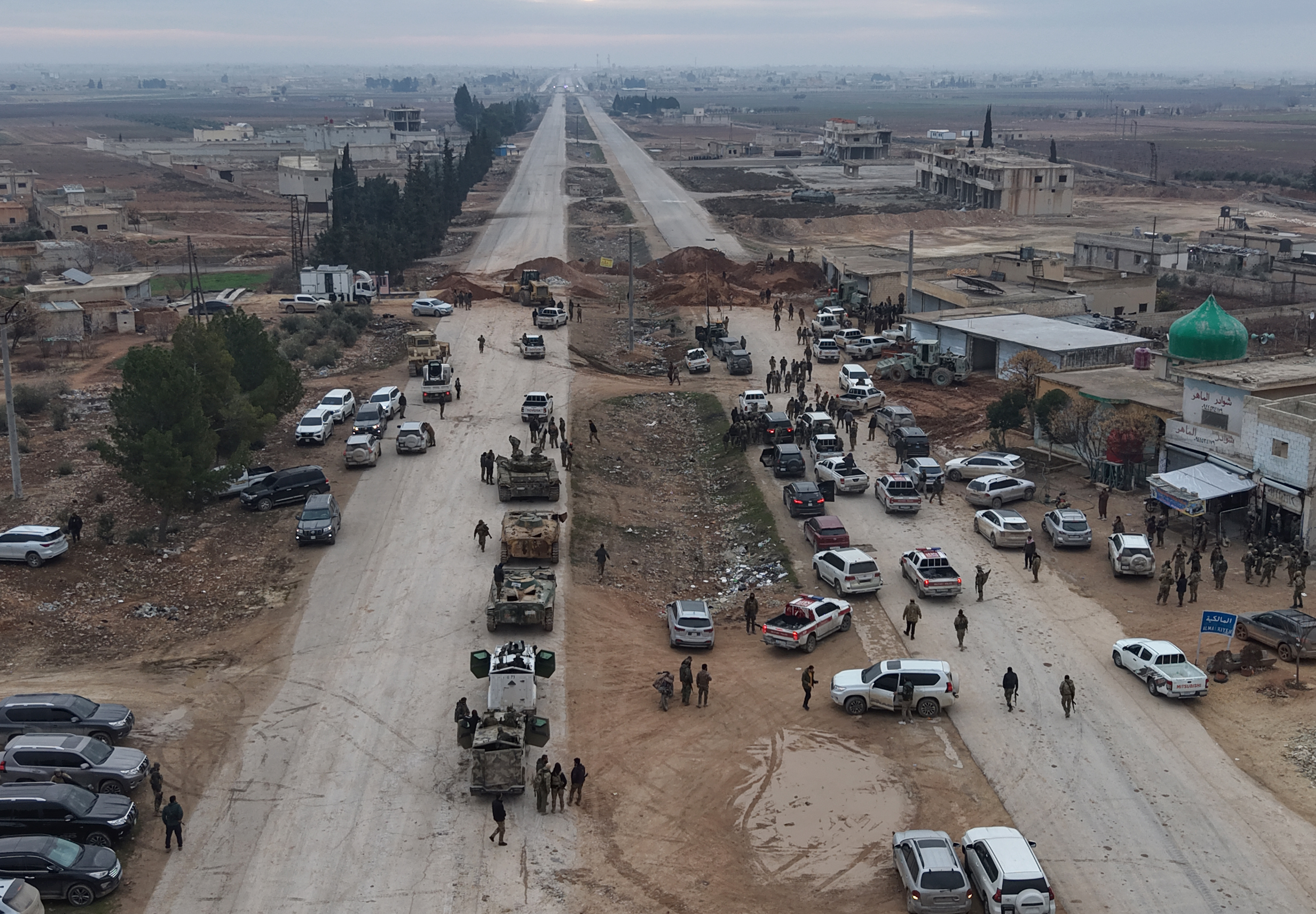 Syrian army enters the city after SDF withdraws from Dayr Hafir