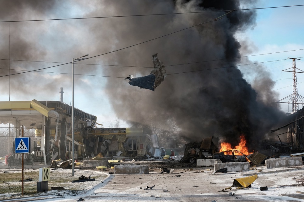 epa12720128 Smoke billows following a Russian double-tap Shahed drones attack against a petrol station in Kramatorsk, Donetsk, Ukraine, 09 February 2026. The city had already been heavily bombed the previous day with Russian troops only 15 kilometres away, and the intensity of the attacks increasing significantly. EPA/Maria Senovilla