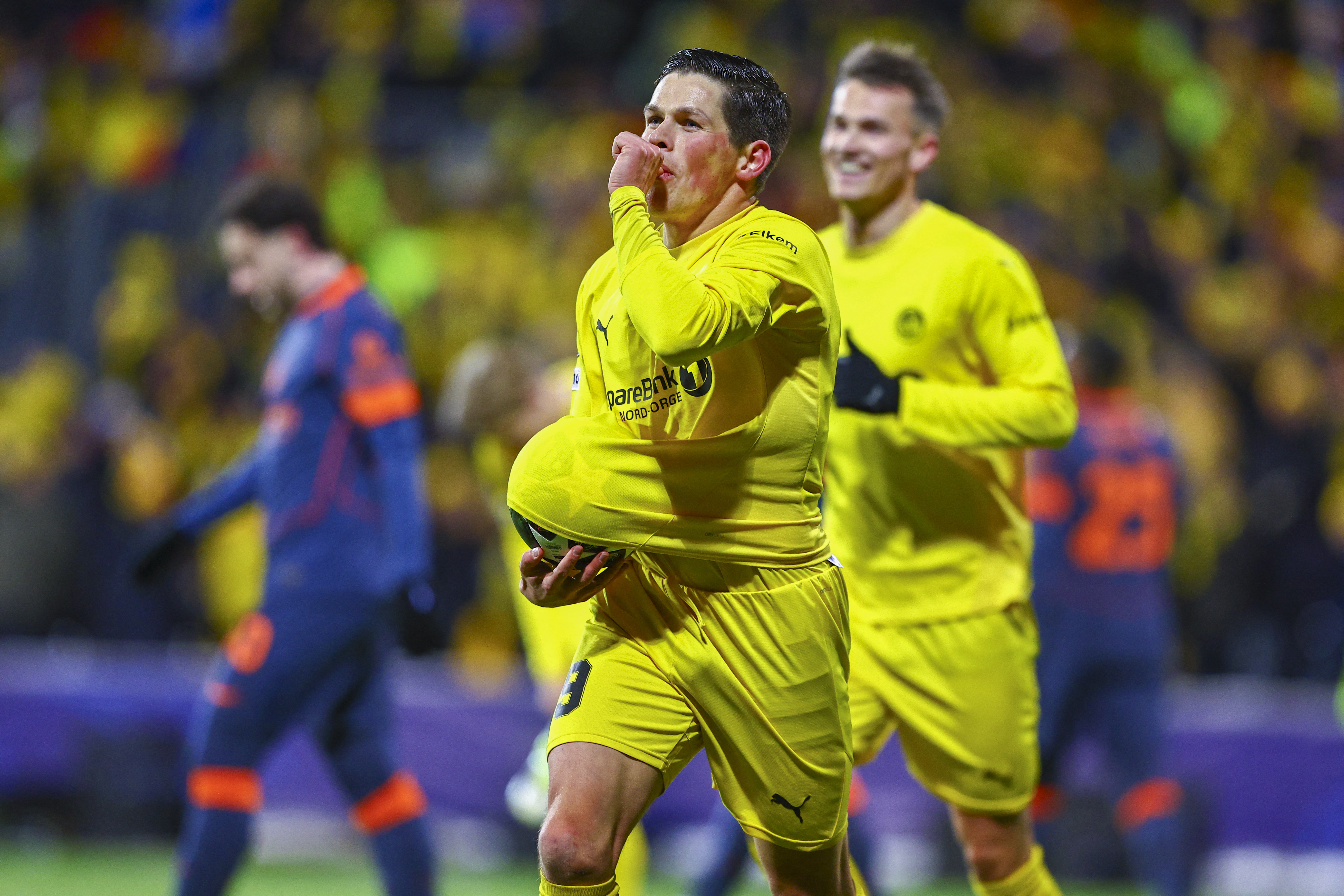 Bodo/Glimt's Norwegian midfielder #19 Sondre Brunstad Fet celebrates scoring the opening goal with his teammates during the UEFA Champions League first-leg, play-off football match Bodo/Glimt vs Inter Milan at Aspmyra statium in Bodo, Norway on February 18, 2026. (Photo by Mats Torbergsen / NTB / AFP) / NORWAY OUT