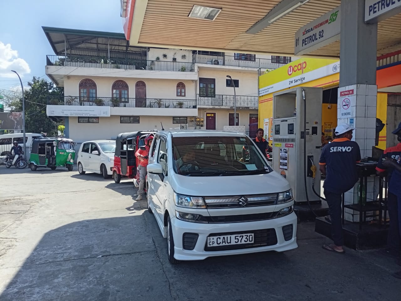A queue at a gas station in Kandy, Sri Lanka [Ashkar Thasleem/ Al Jazeera]