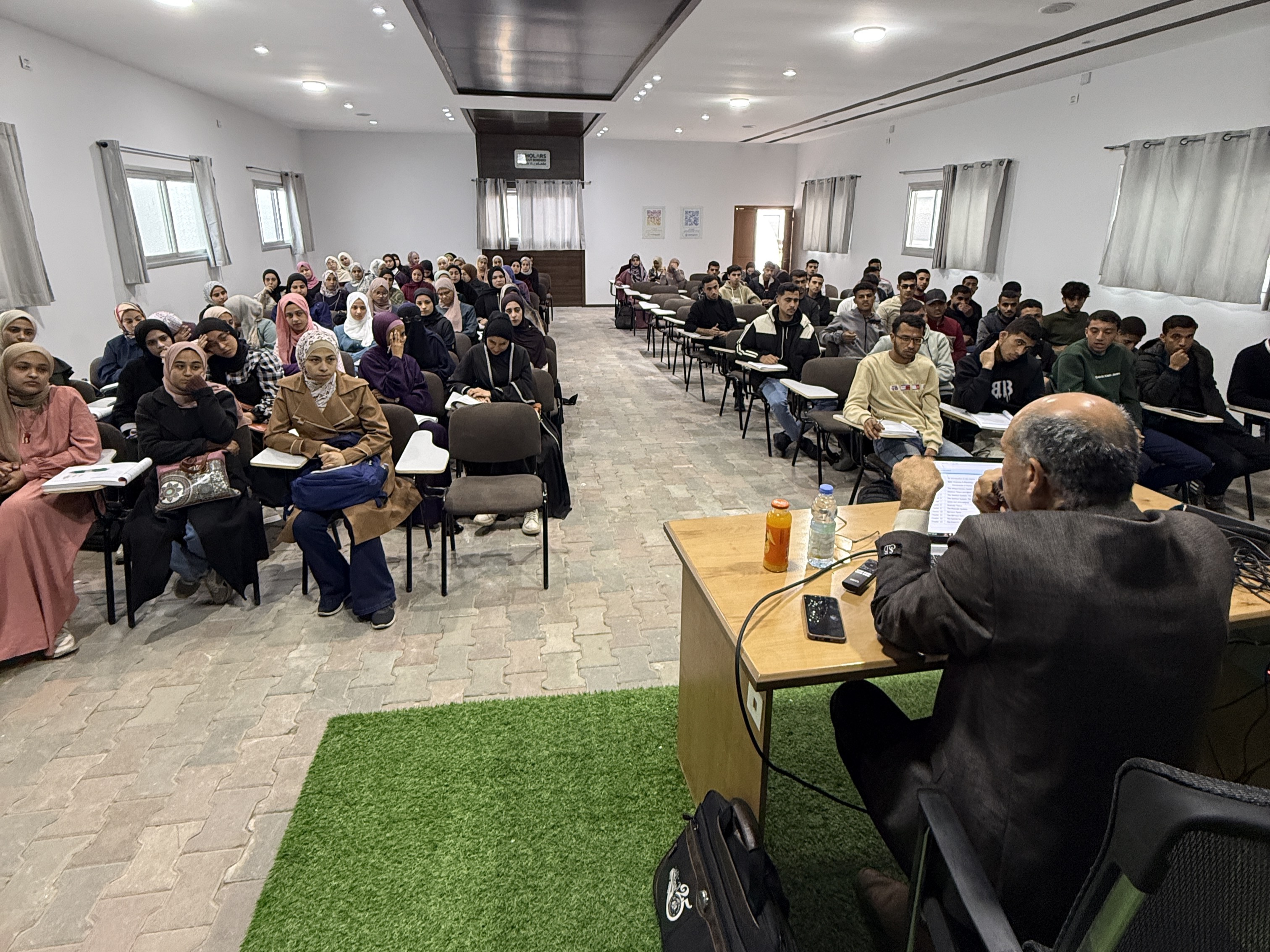 Dr. Essam Mughari giving a lecture. (Courtesy of the Scholars Without Borders team)