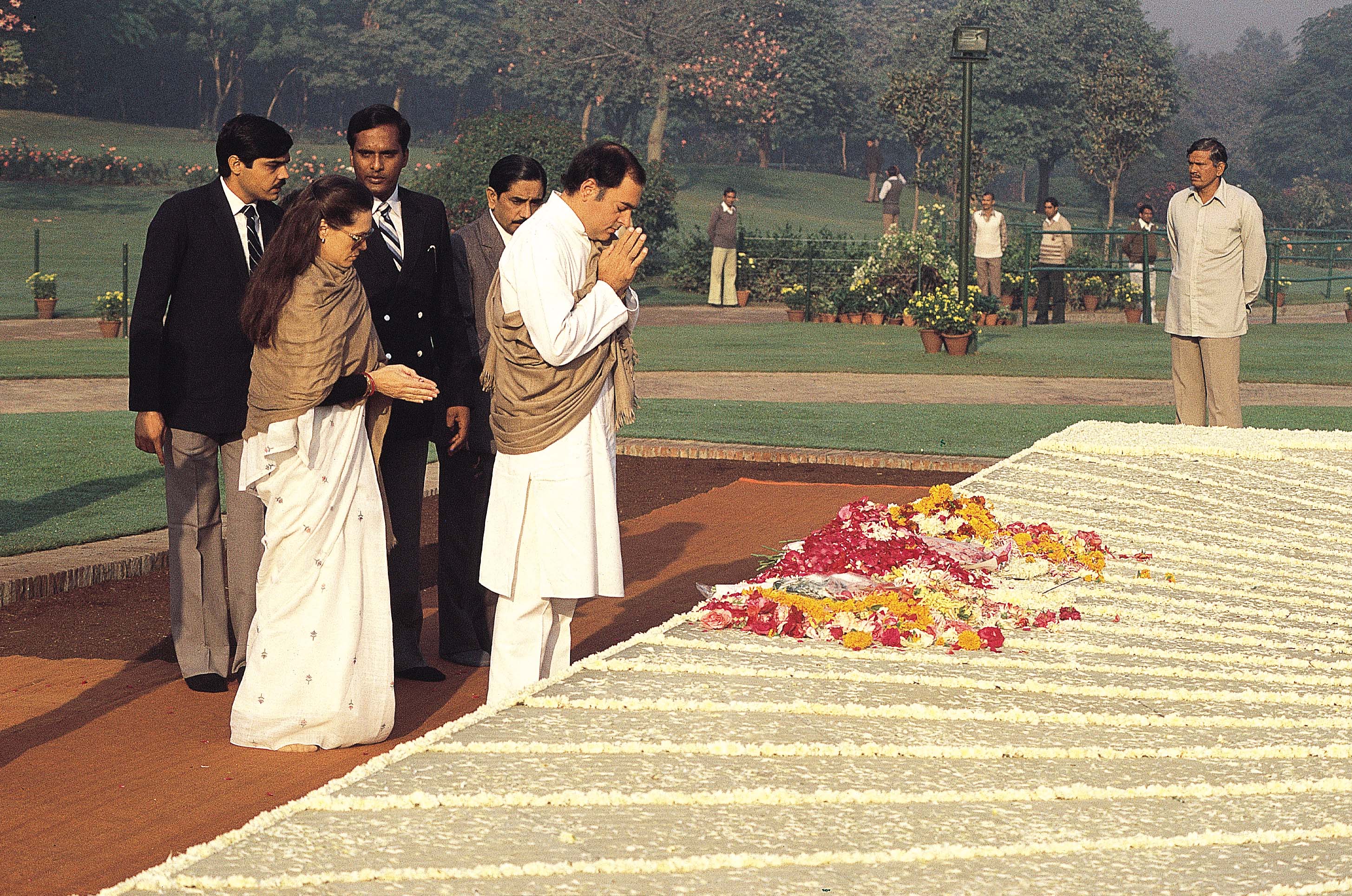 Former Indian PM Rajiv Gandhi with his wife Sonia Gandhi