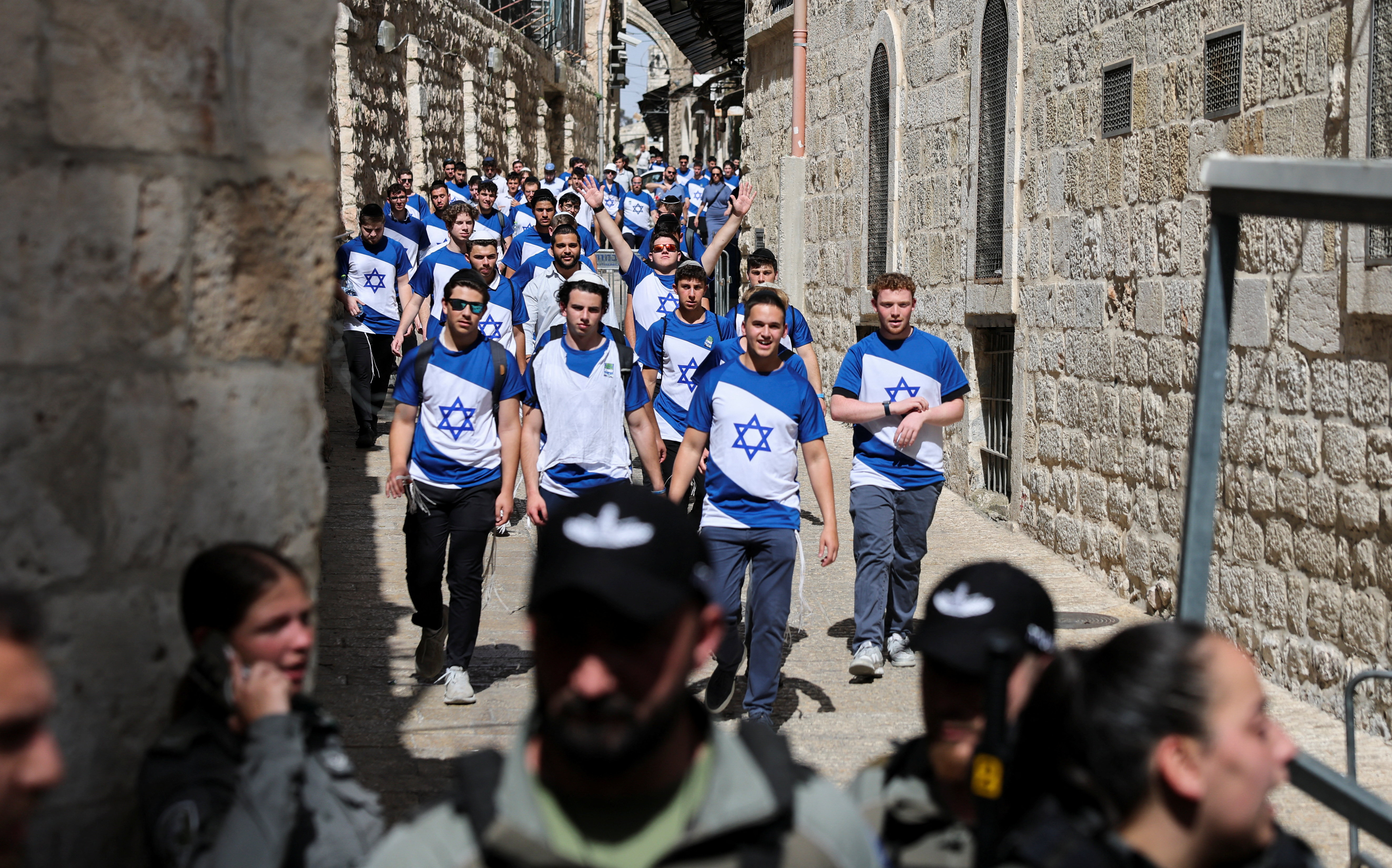 Israeli ultranationalists chant racist slogans during Jerusalem Day march