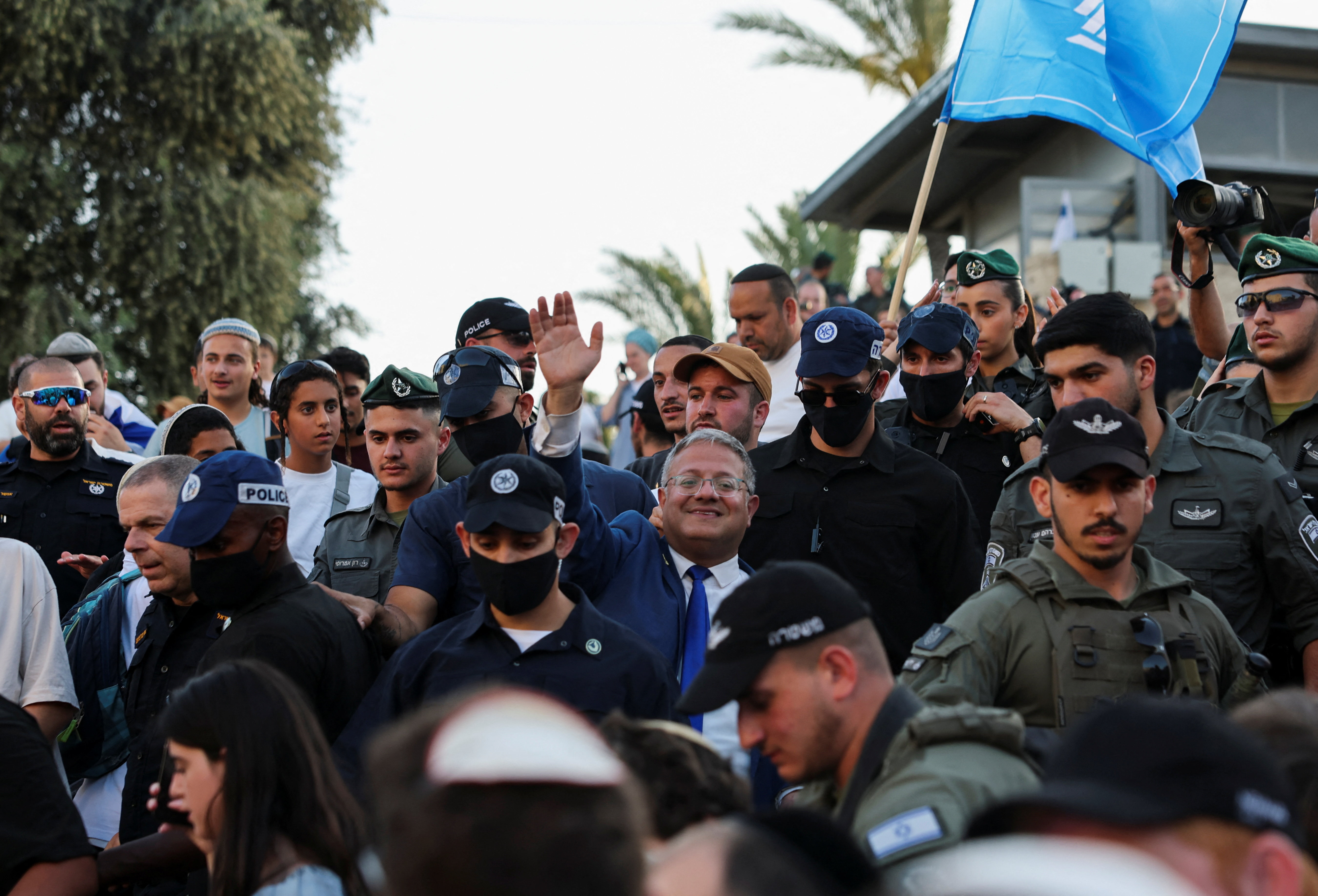 Israeli ultranationalists chant racist slogans during Jerusalem Day march