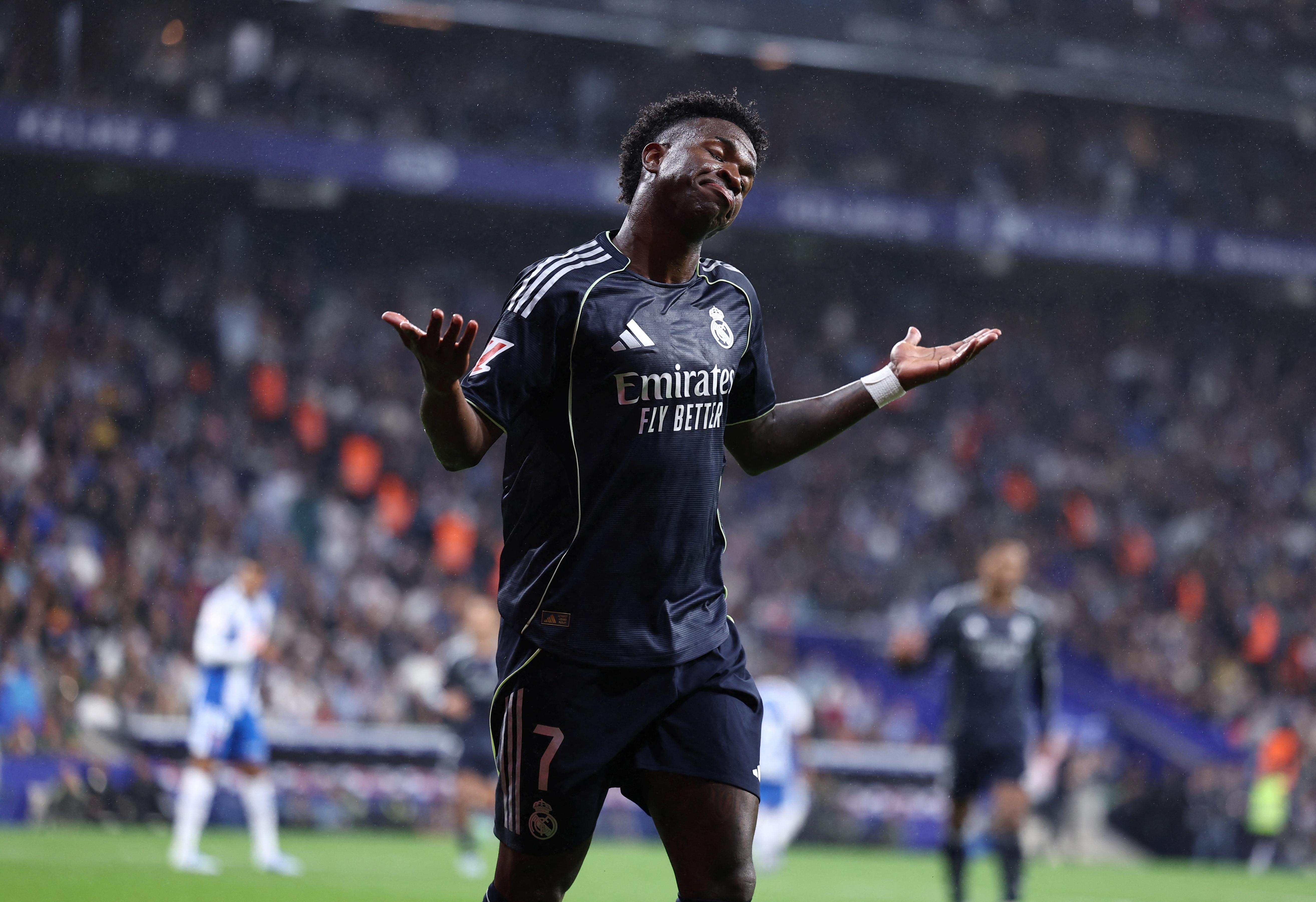 Vinicius Jr reacts.