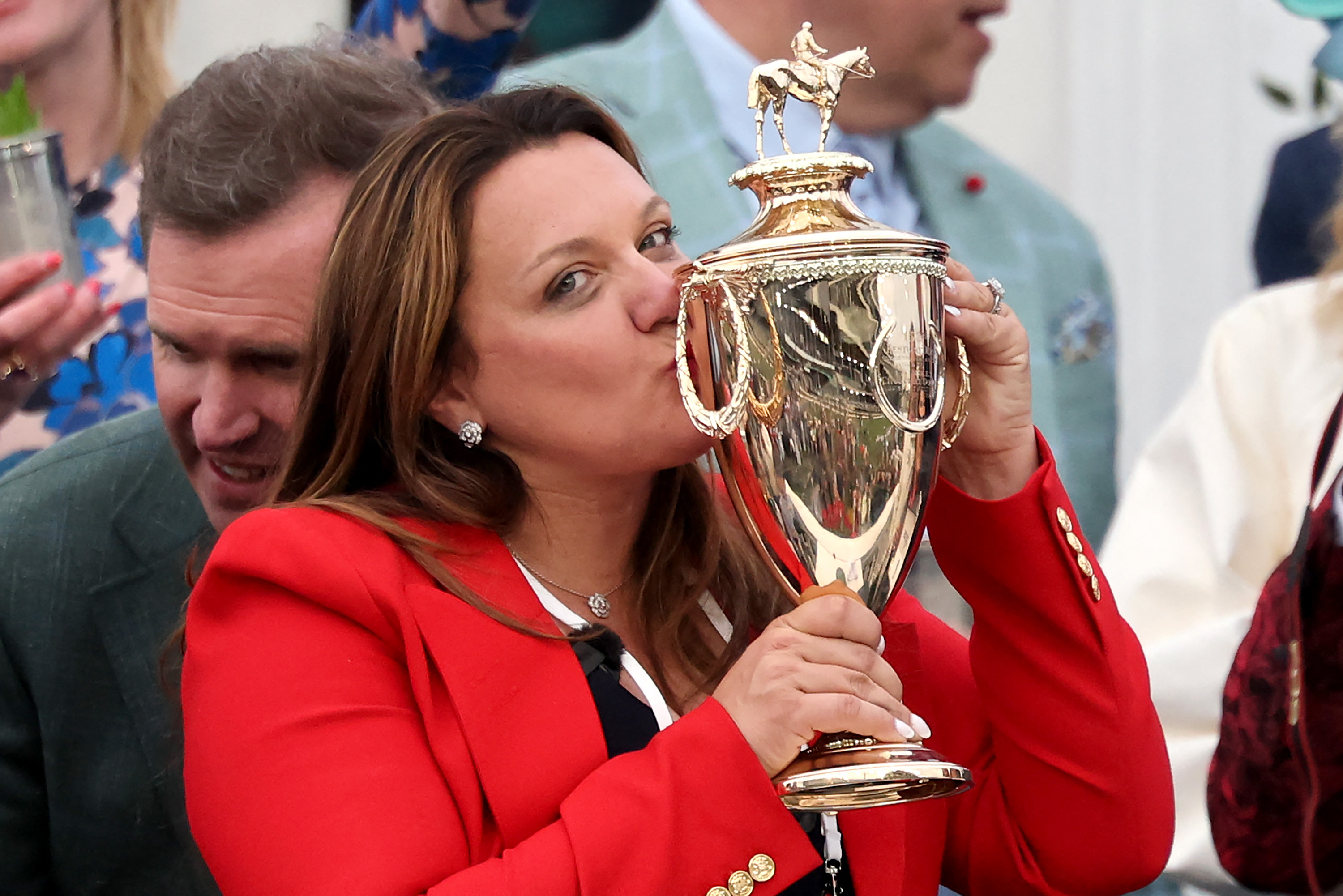 LOUISVILLE, KENTUCKY - MAY 02: Cherie DeVaux trainer of Golden Tempo #19, is the first female trainer to win the Kentucky Derby, celebrates with the trophy in the winner's circle following the 152nd running of the Kentucky Derby at Churchill Downs on May 02, 2026 in Louisville, Kentucky. Michael Reaves/Getty Images/AFP (Photo by Michael Reaves / GETTY IMAGES NORTH AMERICA / Getty Images via AFP)