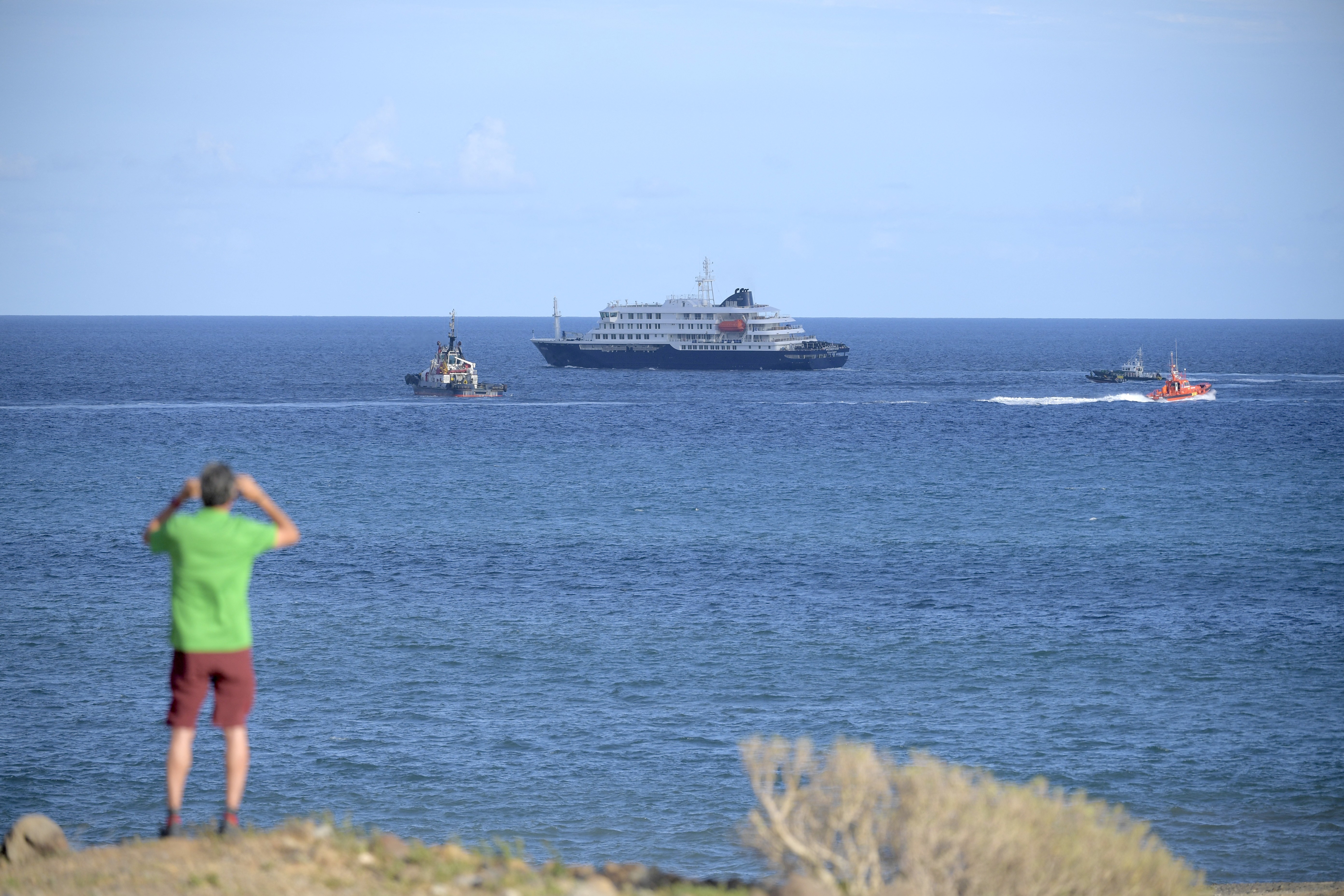 The hantavirus-stricken cruise ship MV Hondius leaves port.