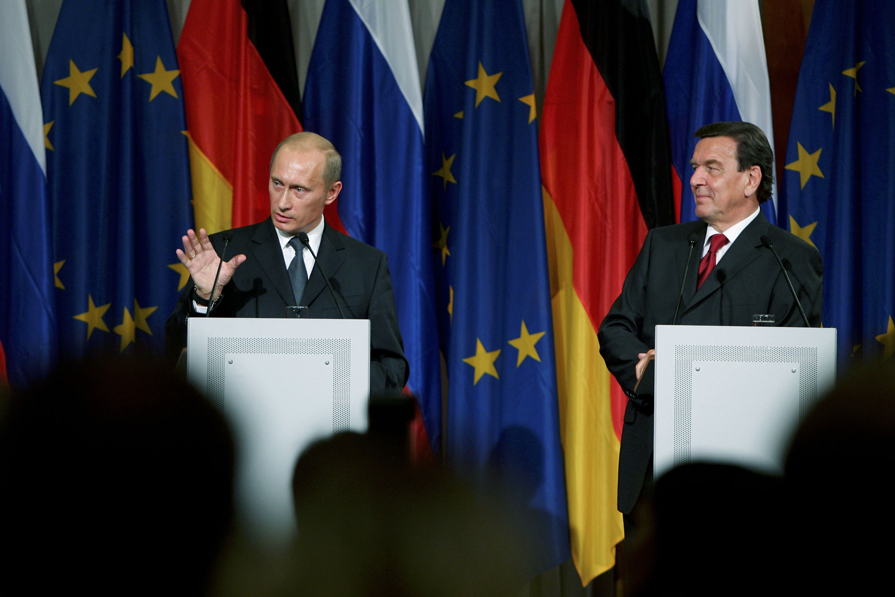 Gerhard Schroeder and Vladimir Putin in 2005 in Berlin
