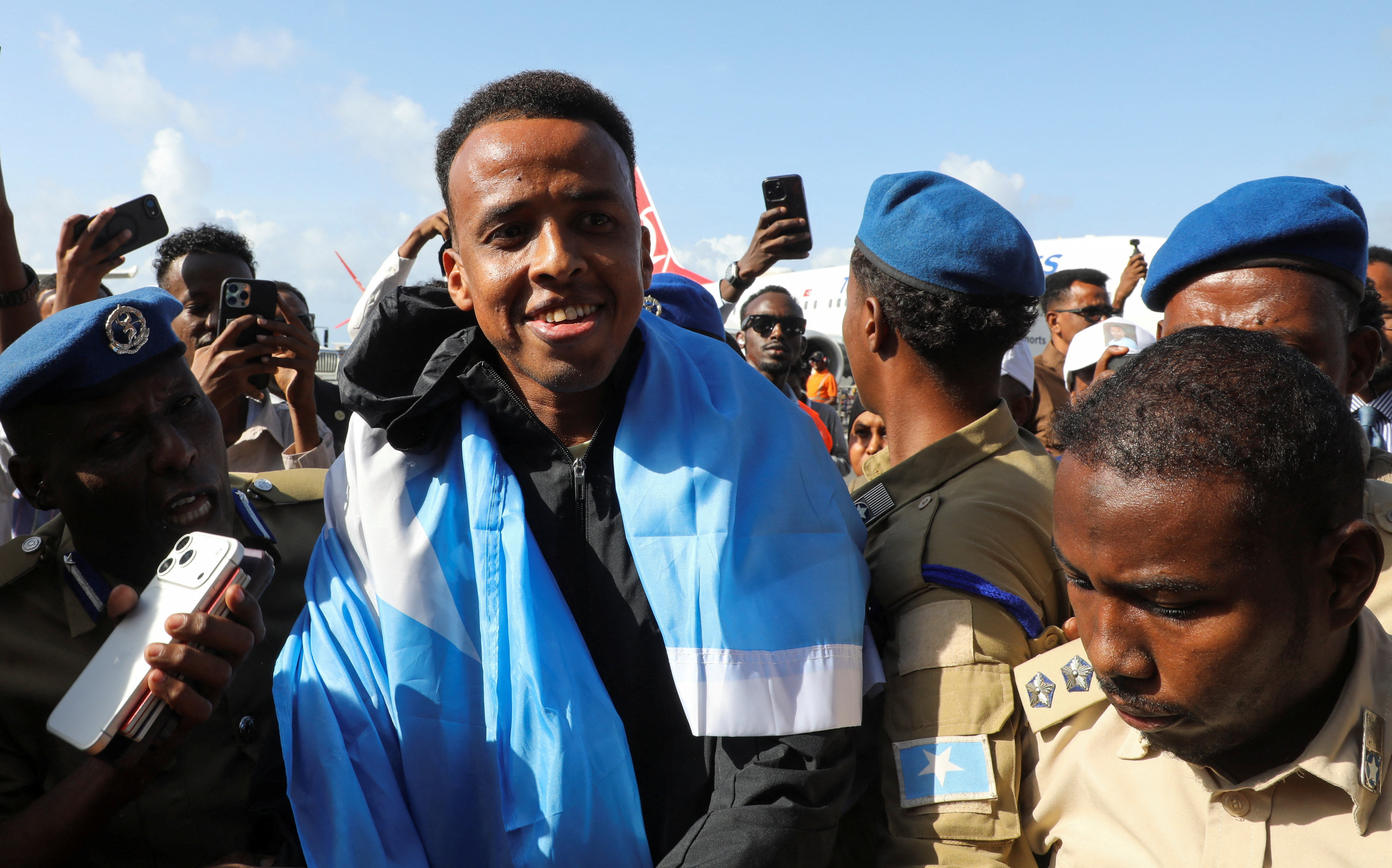 Somali referee Omar Artan received a hero’s welcome on his return to Mogadishu, Somalia